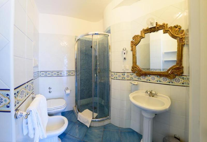 Double or Twin Room with Terrace