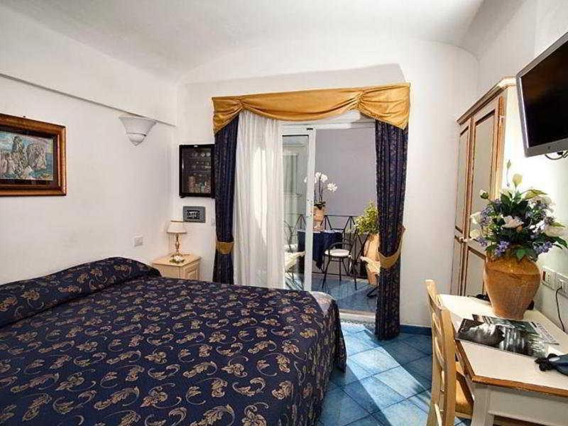 Double or Twin Room with Terrace