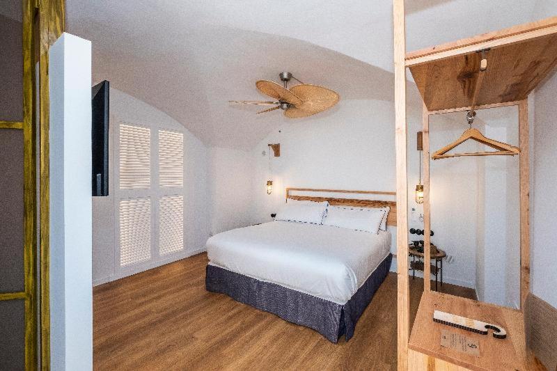 Budget Double Room photo 3