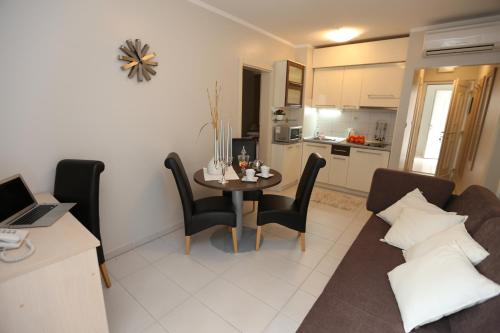 One-Bedroom Apartment with Balcony photo 2