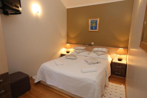 One-Bedroom Apartment with Balcony photo 3