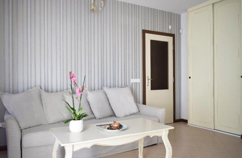 Premium Three-bedroom Apartment with Gallery and Sea View photo 2