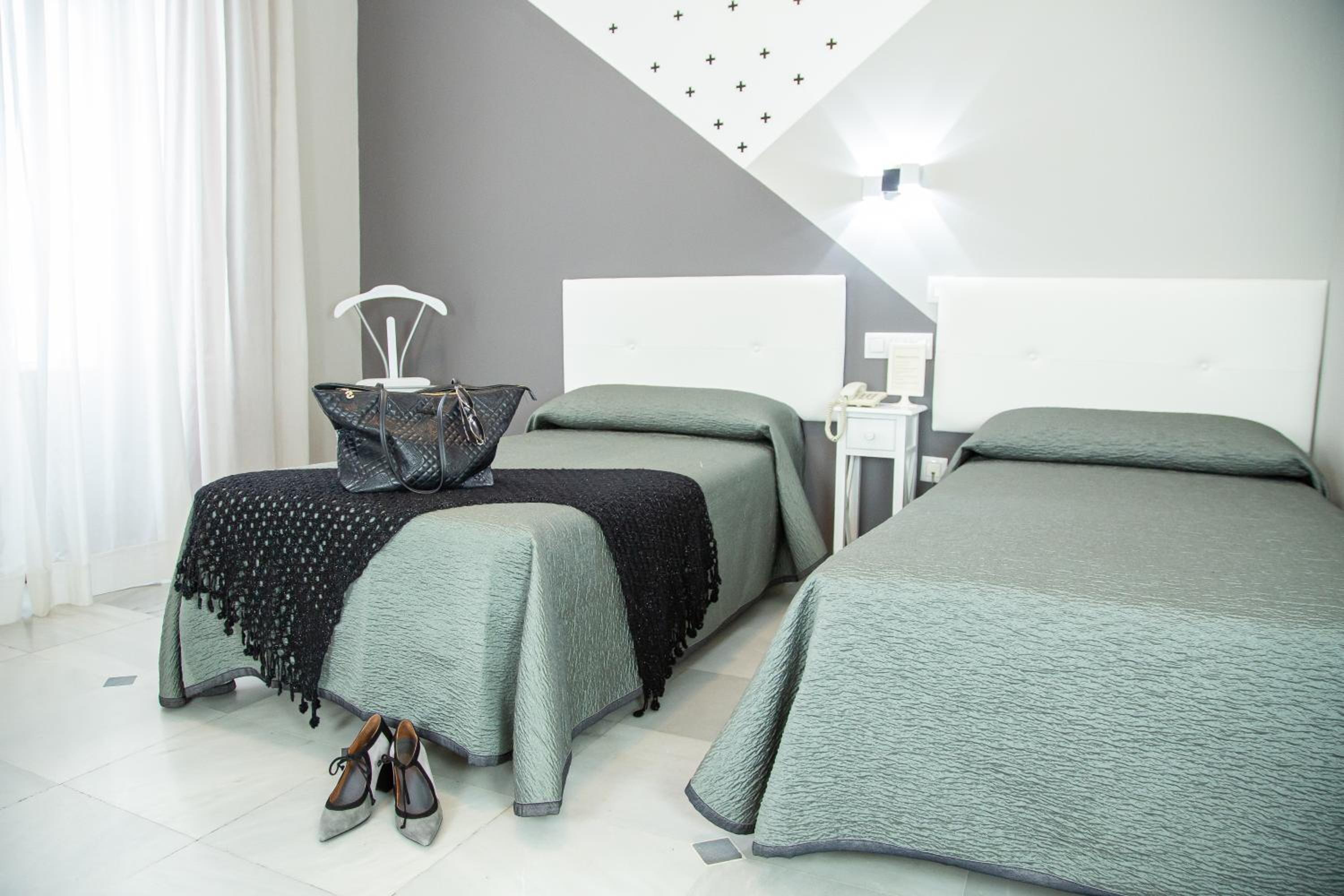 Twin Room - Photo 1