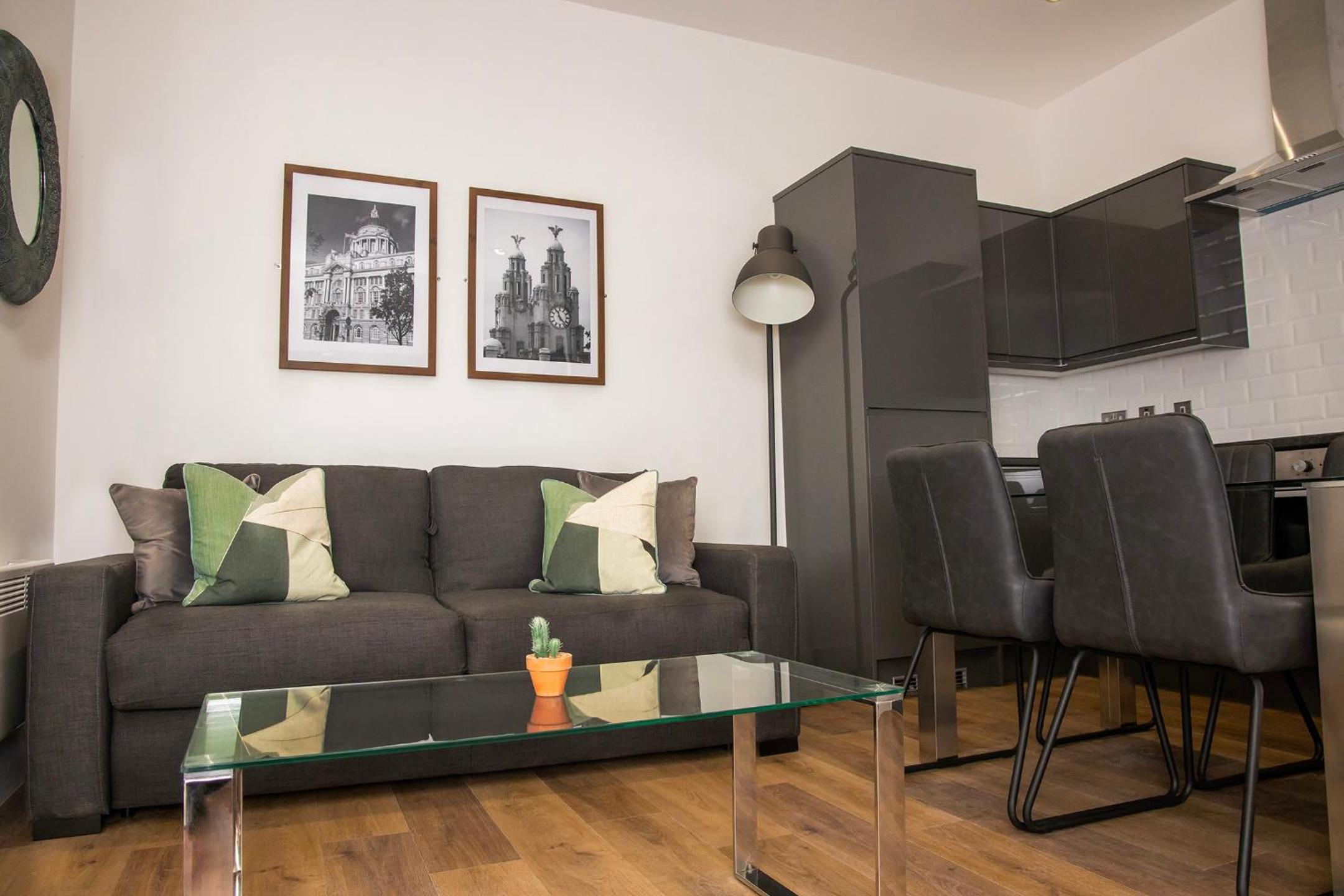 One-Bedroom Apartment - Photo 3