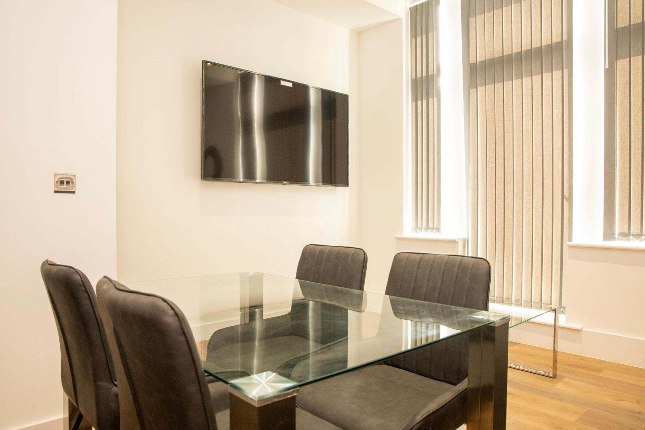 One-Bedroom Apartment - Photo 6