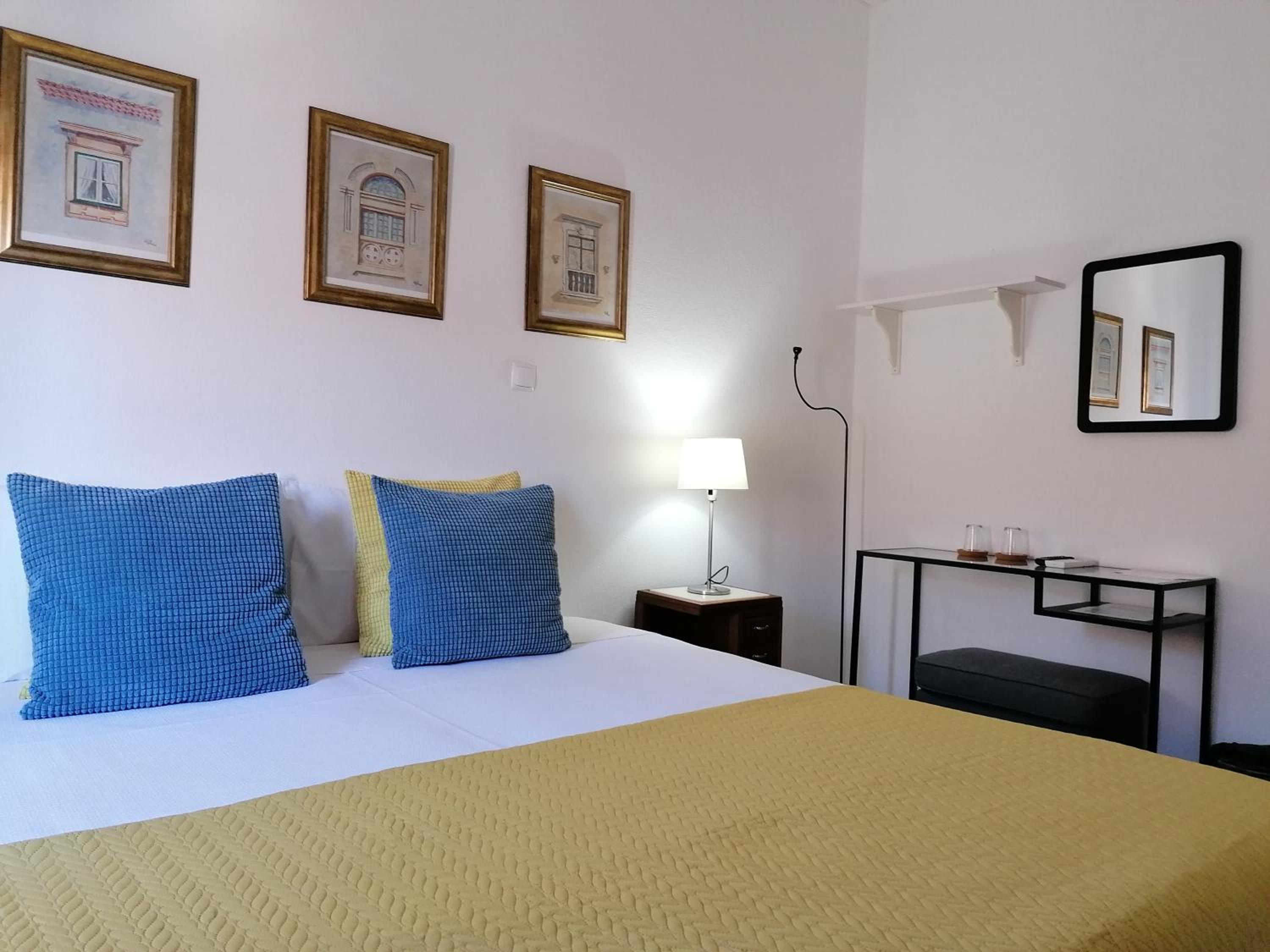 Double Room with Shared Bathroom photo 2