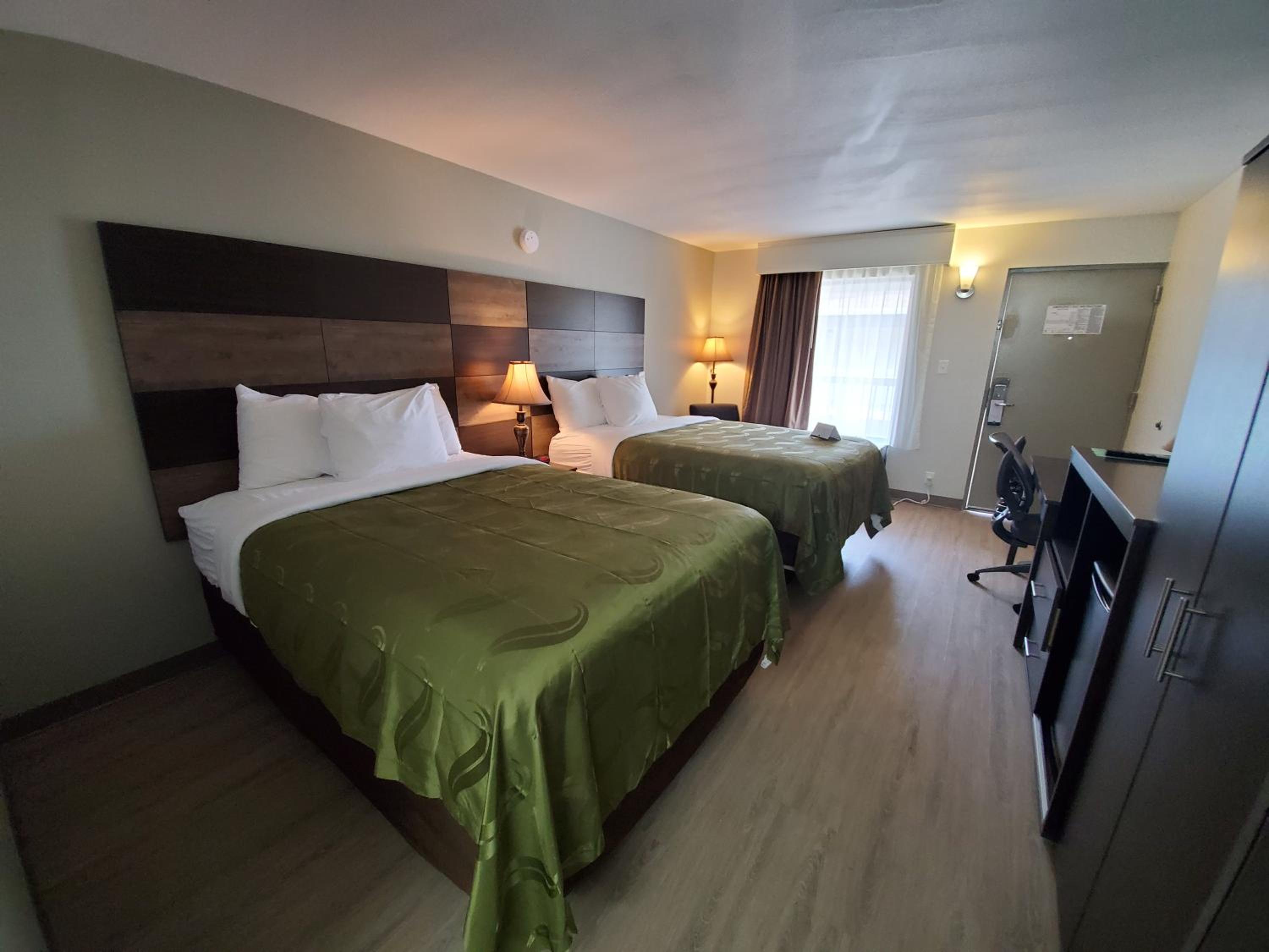 Double Room with Two Double Beds - Smoking - Photo 4