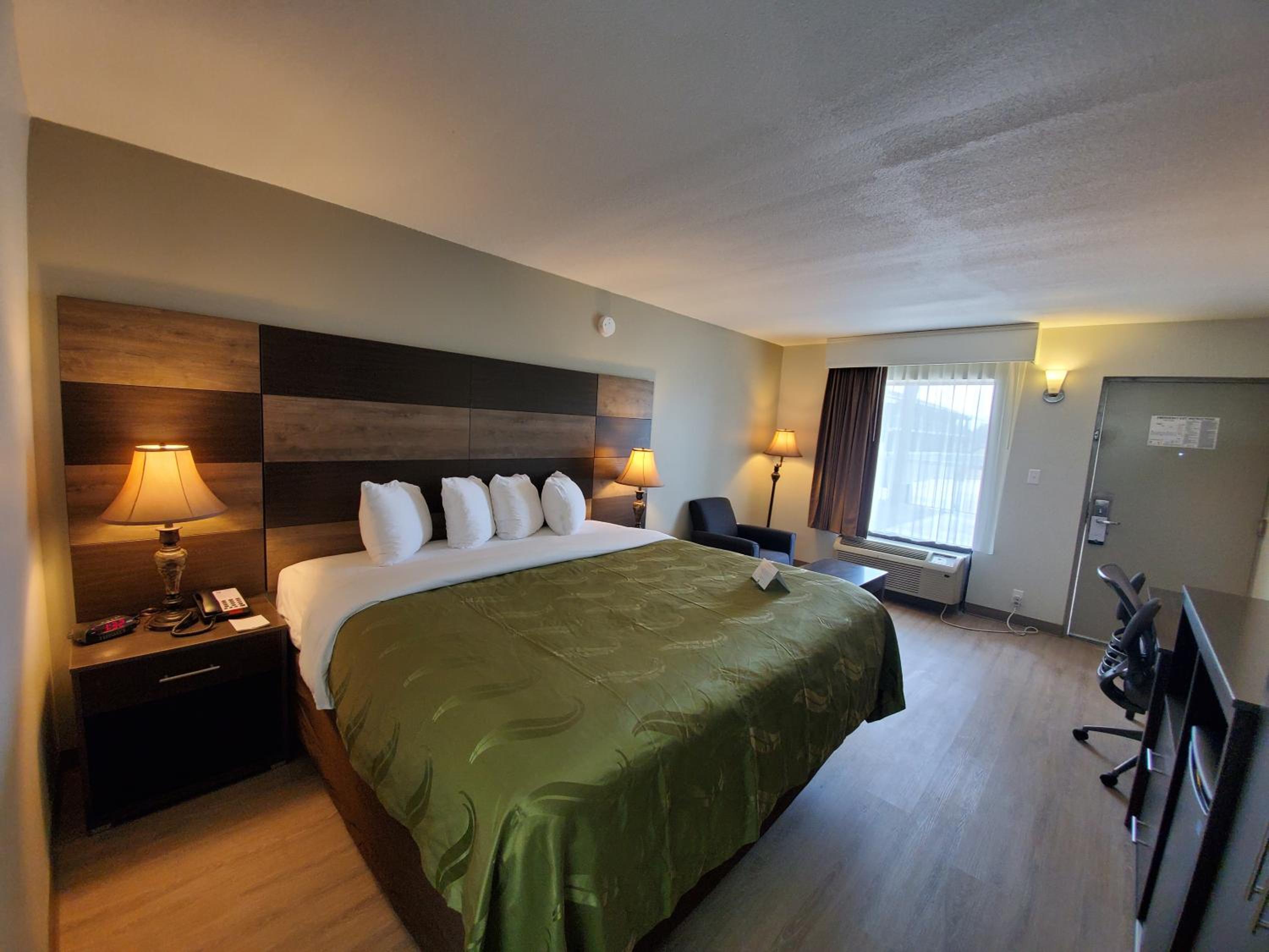 Standard King Room - Smoking - Photo 1