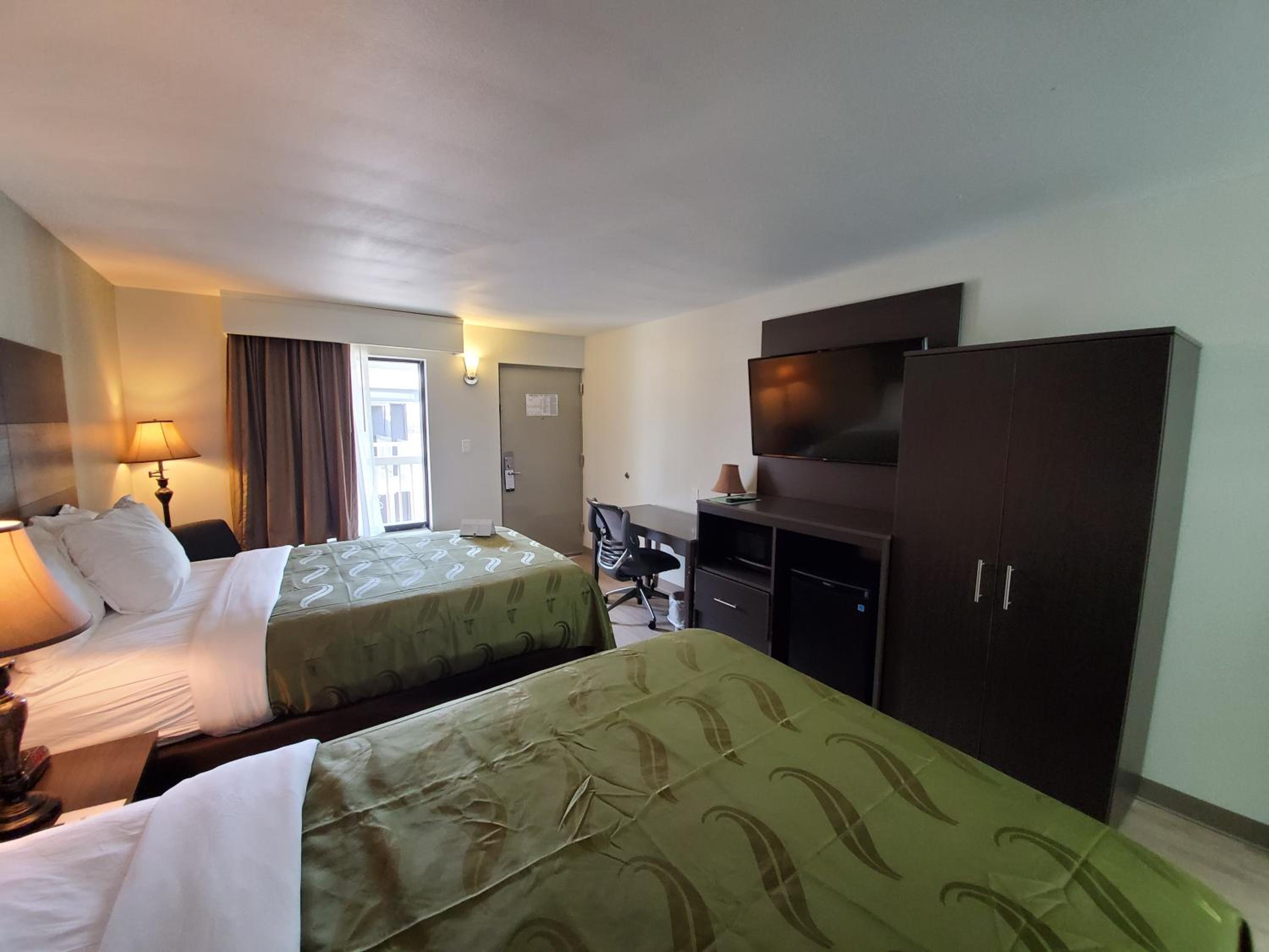Double Room with Two Double Beds - Smoking - Photo 1