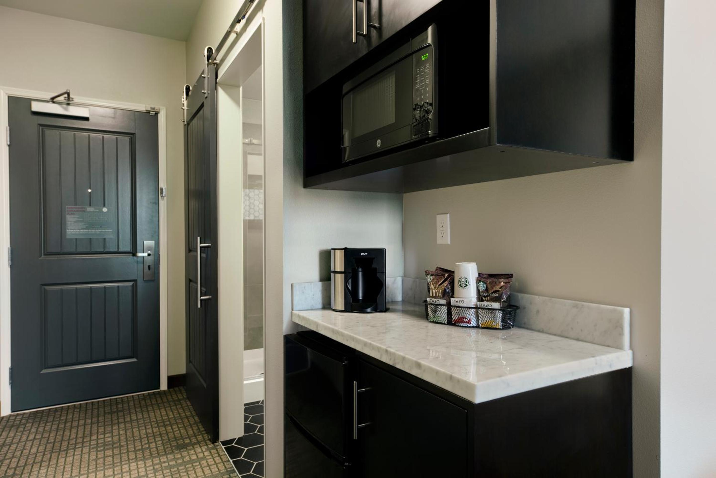 2 Queen Suite - Photo 3
