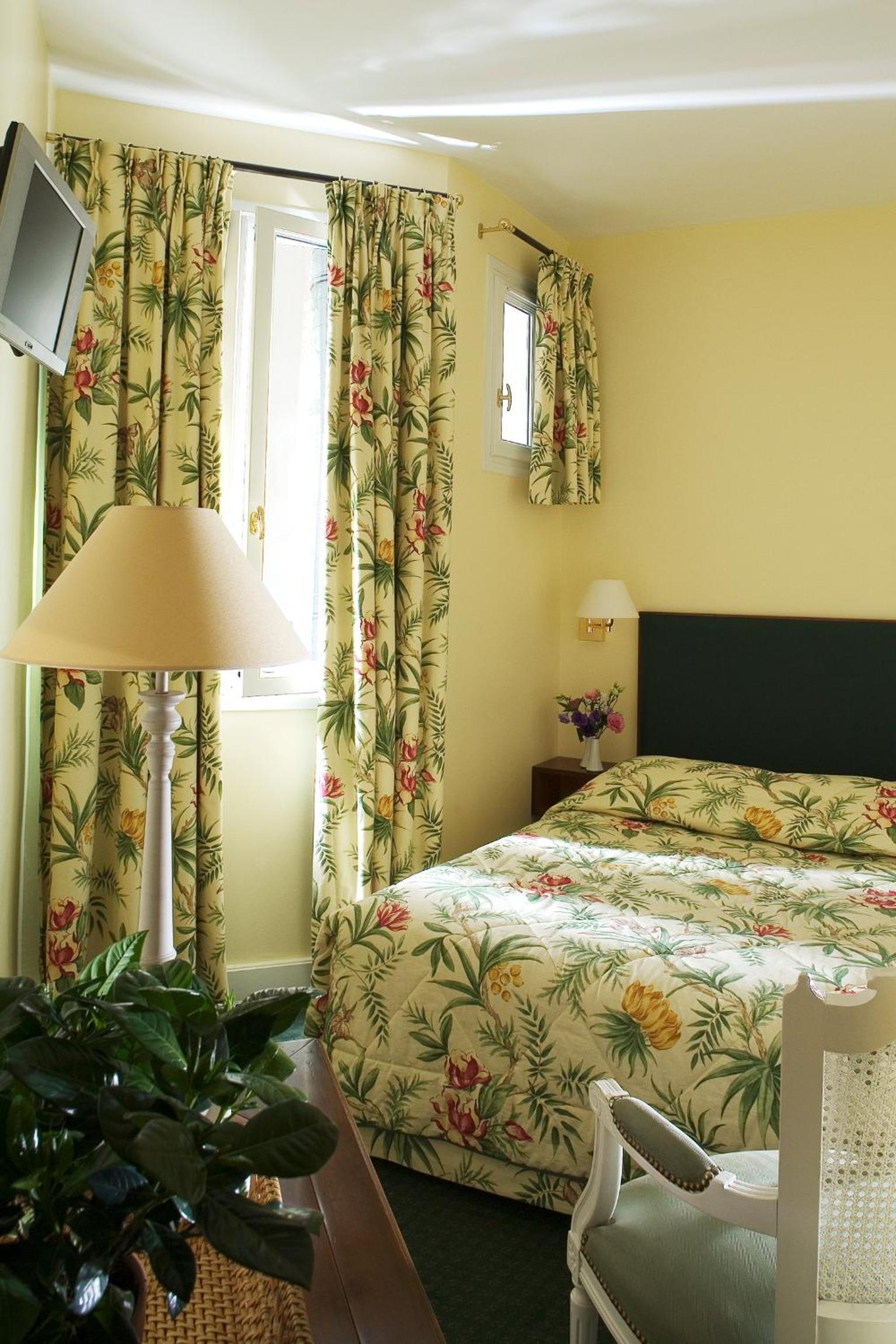 Standard Room thumbnail 6