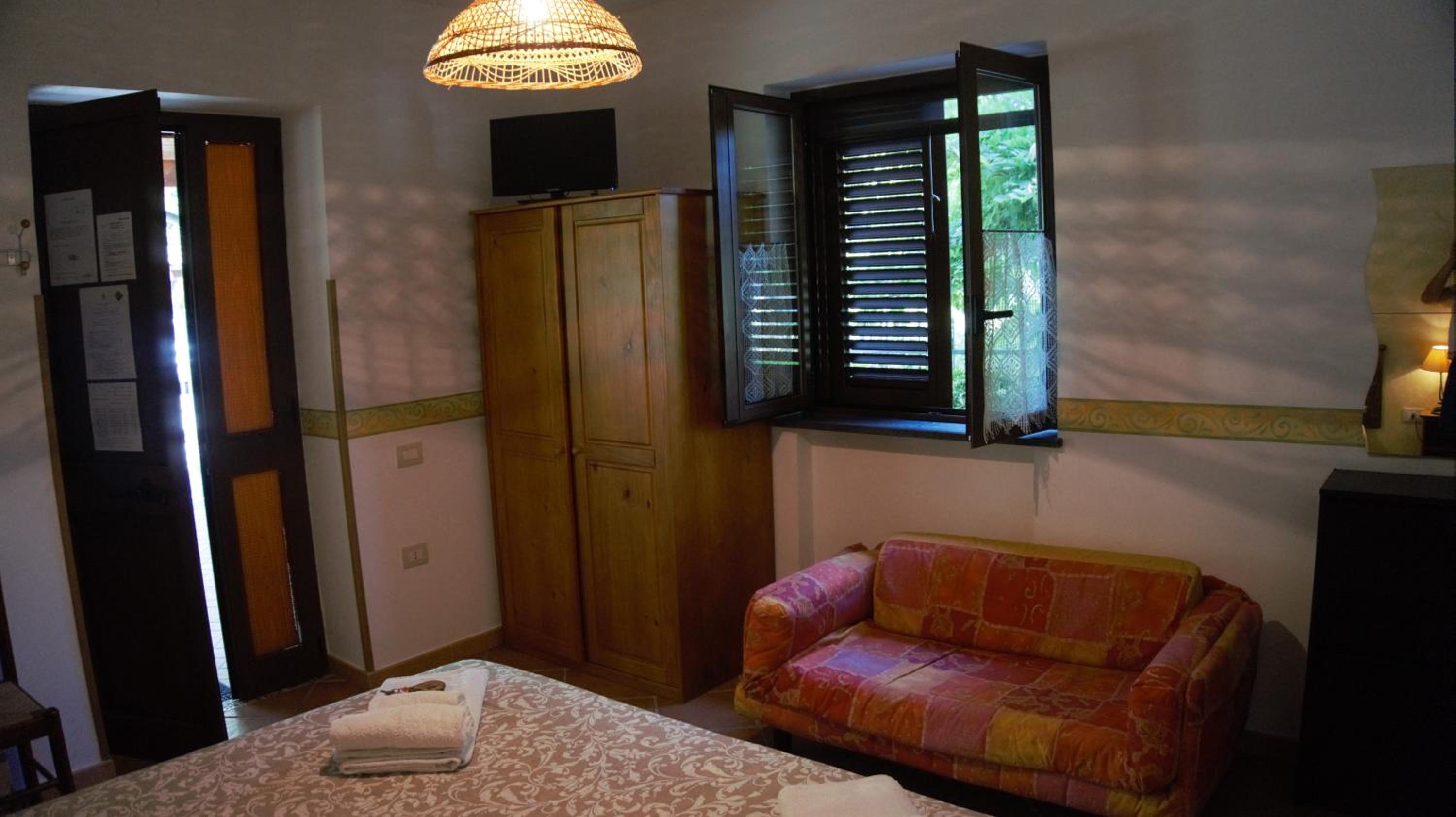 Triple Room with Private Bathroom photo 2