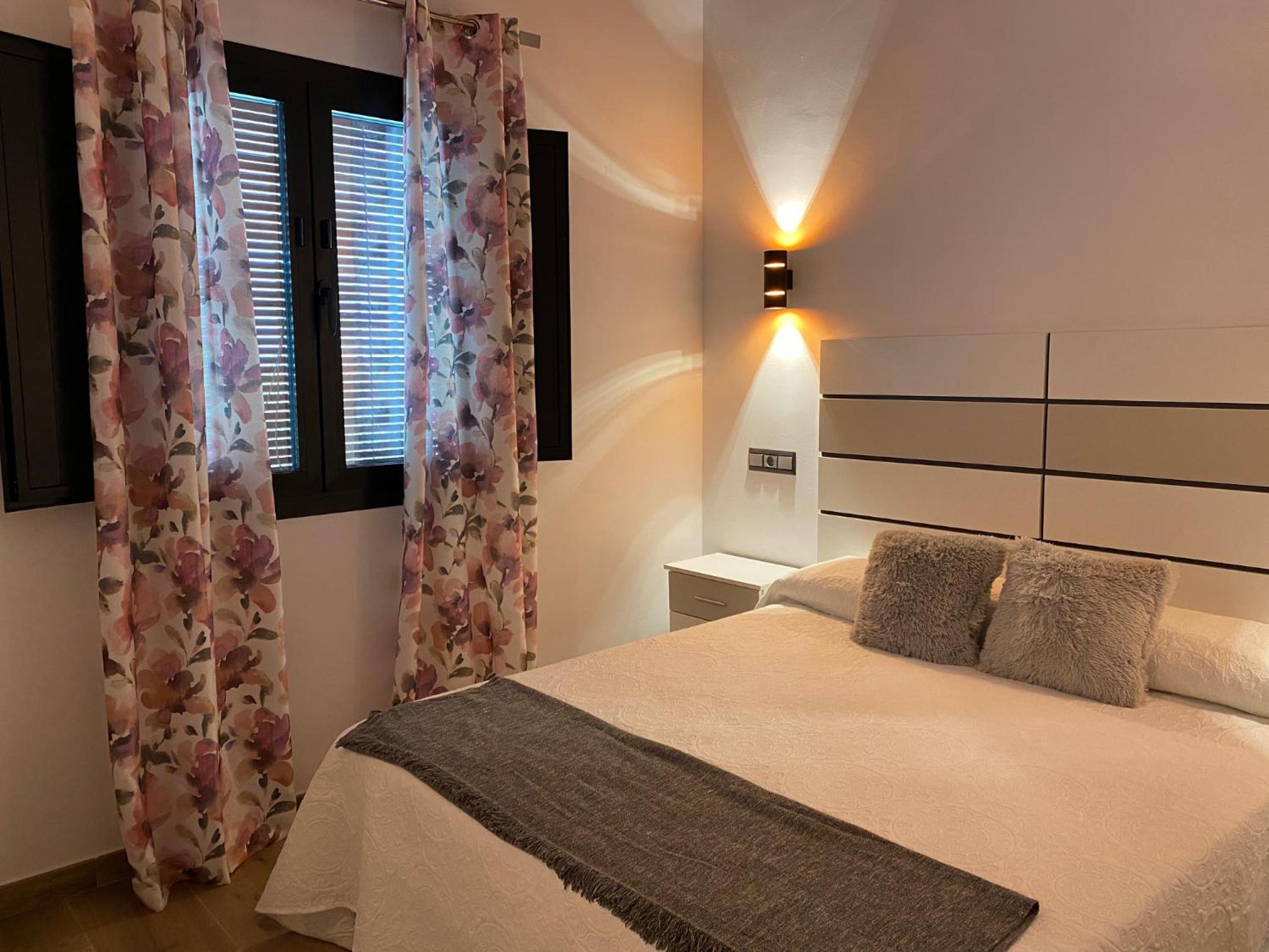 Two-Bedroom Bungalow - Photo 4
