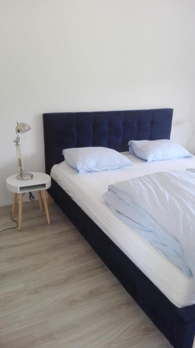 One-Bedroom Apartment - Photo 2