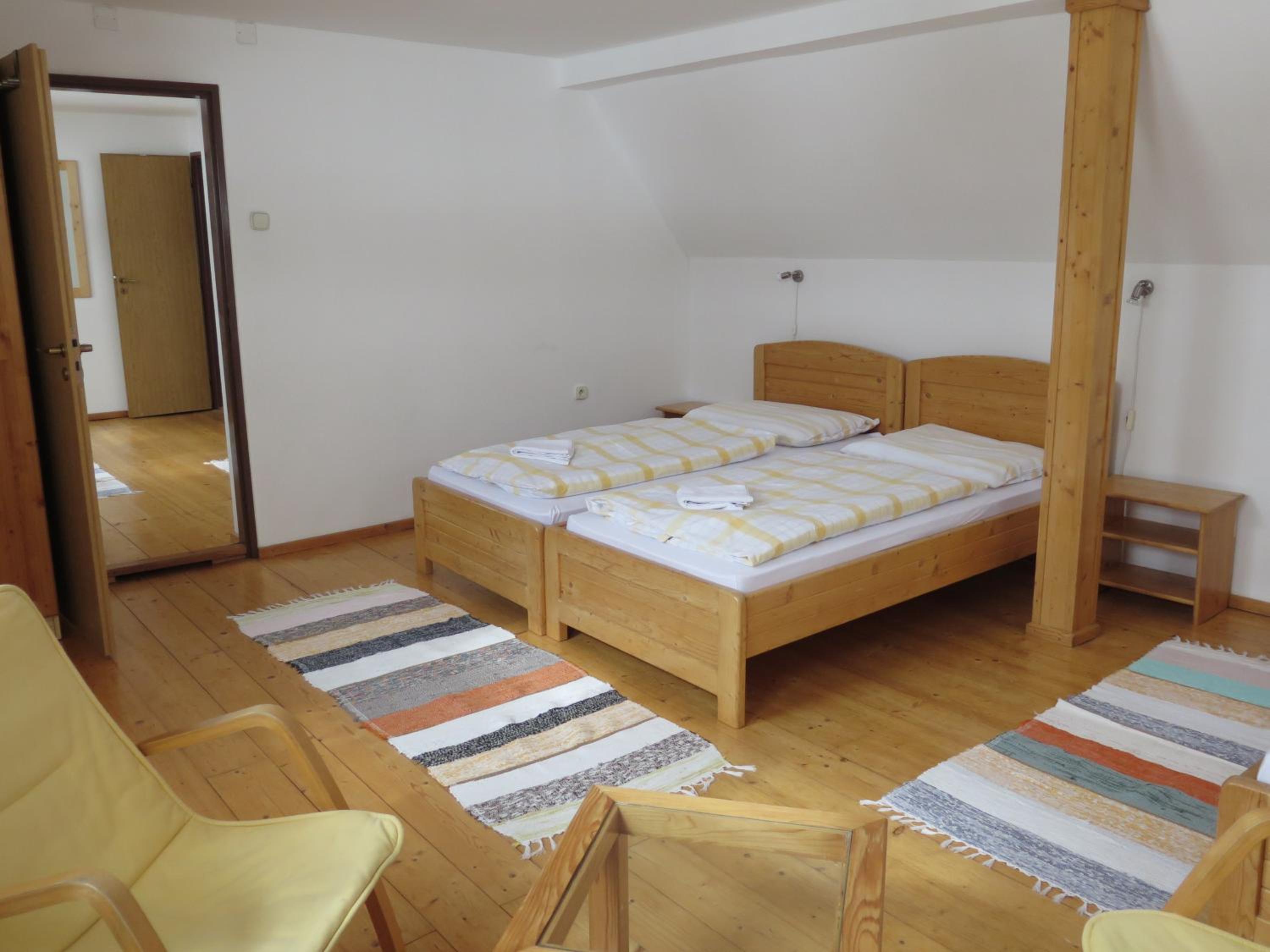 One-Bedroom Apartment - Photo 2