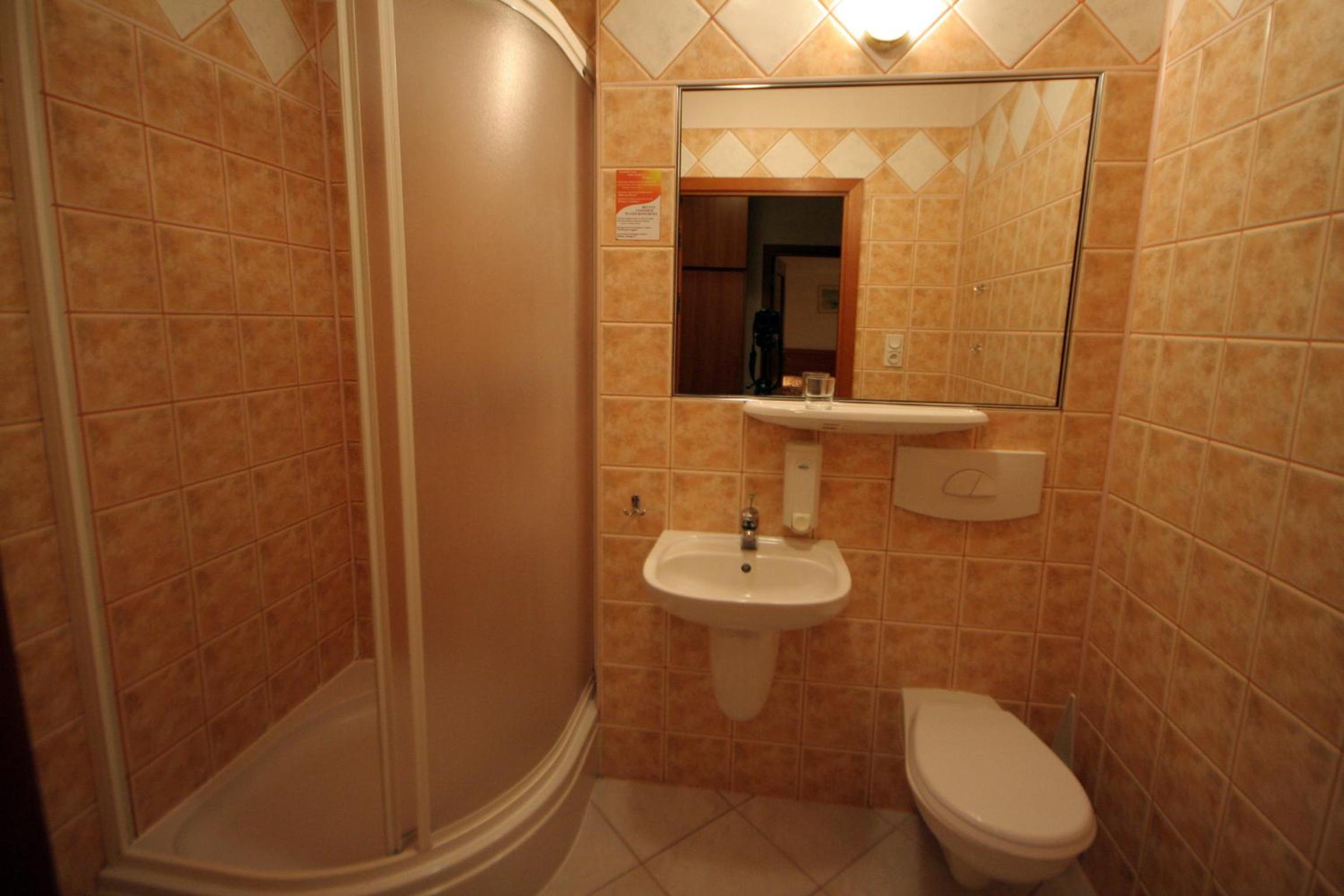 Double or Twin Room with Balcony - Photo 11
