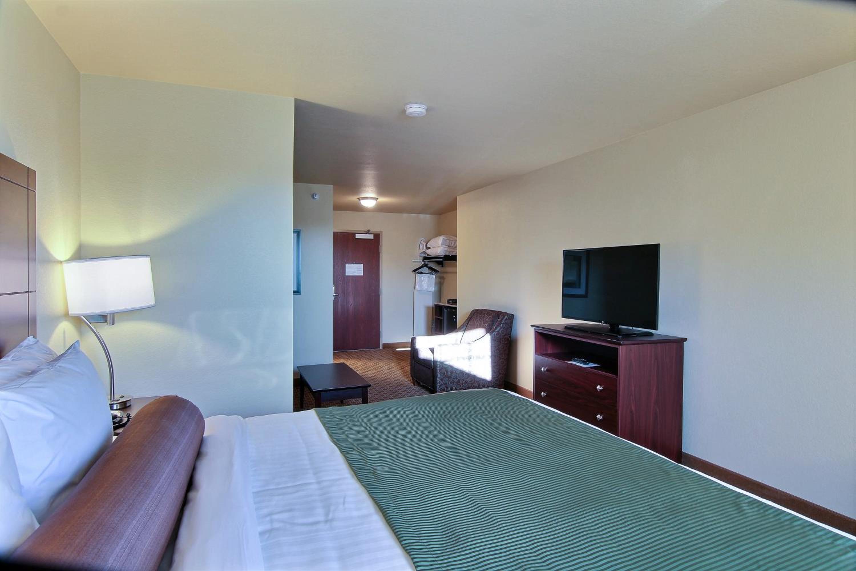 Deluxe King Room photo 2