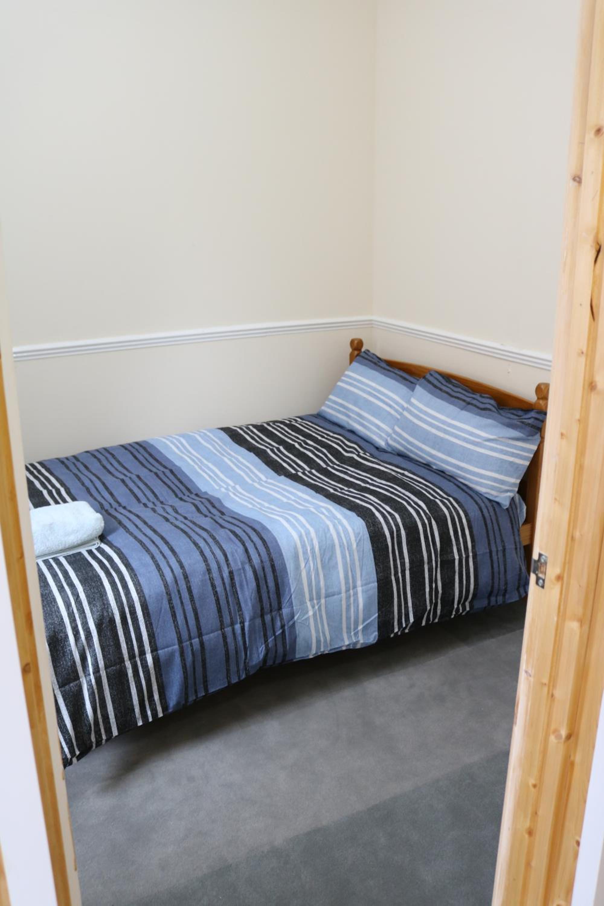 Single Room with Shared Bathroom photo 3