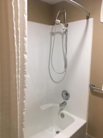 Queen Room - Disability Access - Photo 5