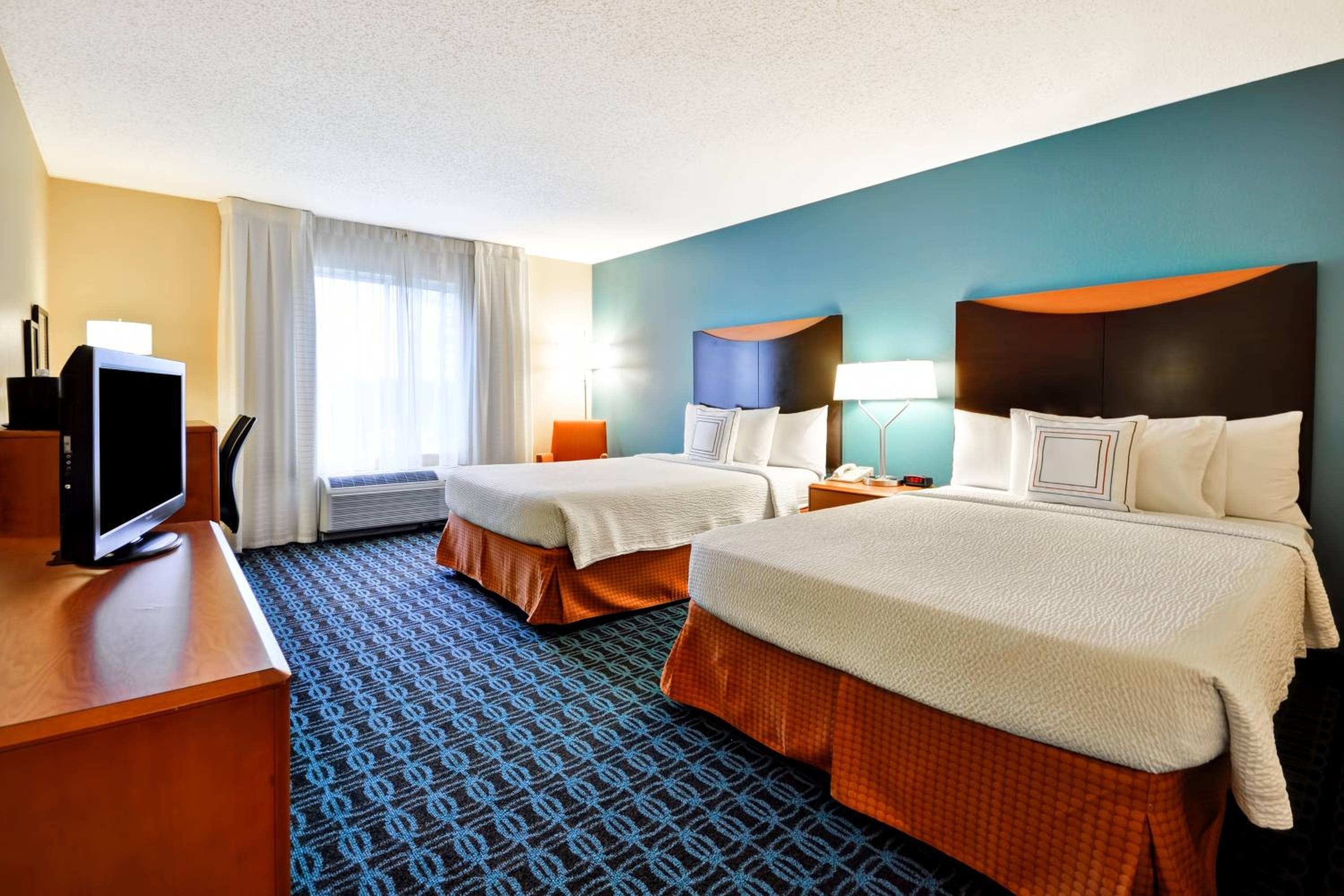 Queen Room with Two Queen Beds photo 1