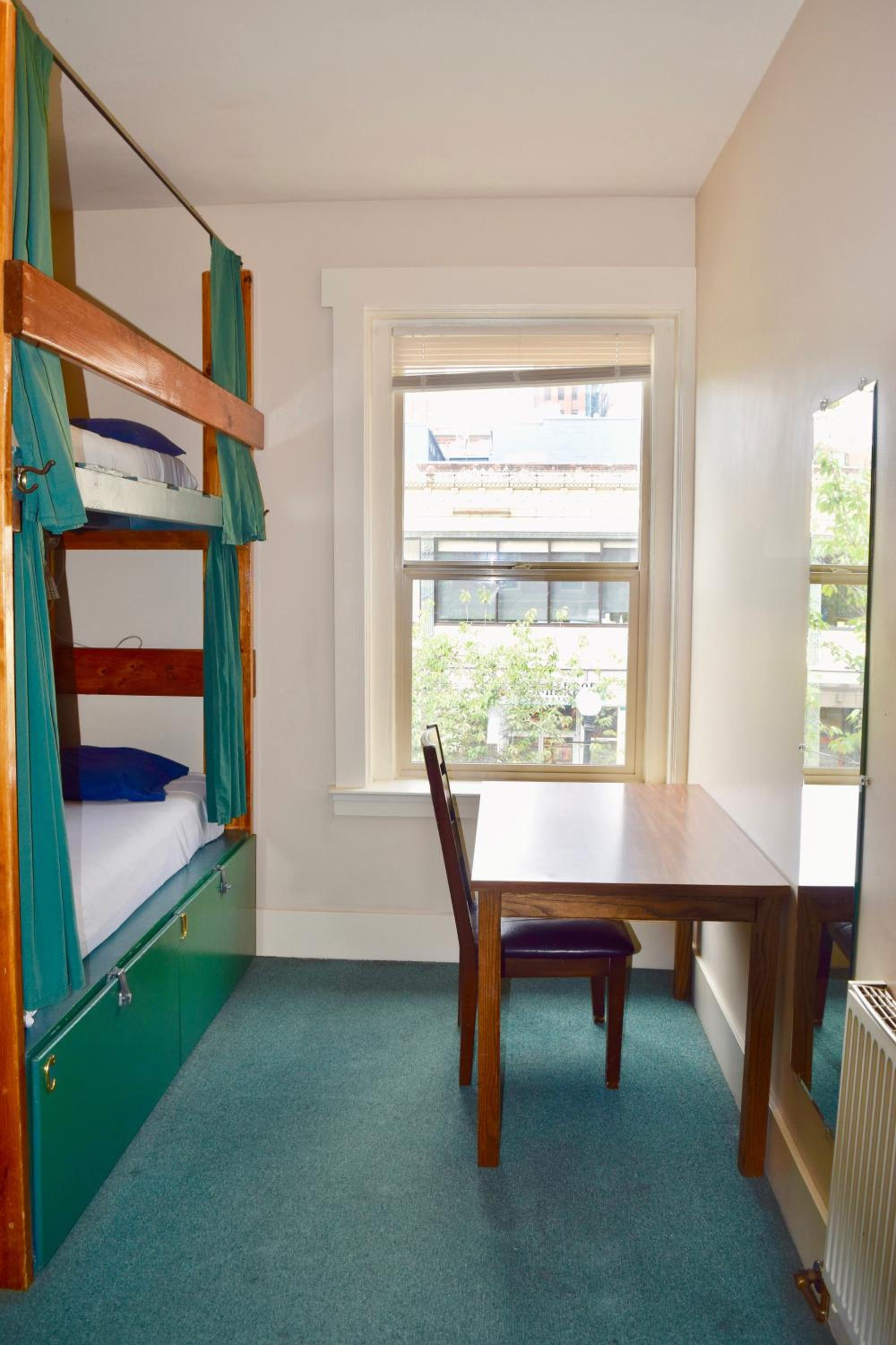 Bunk Bed in 8-Bed Female Dormitory Room photo 3