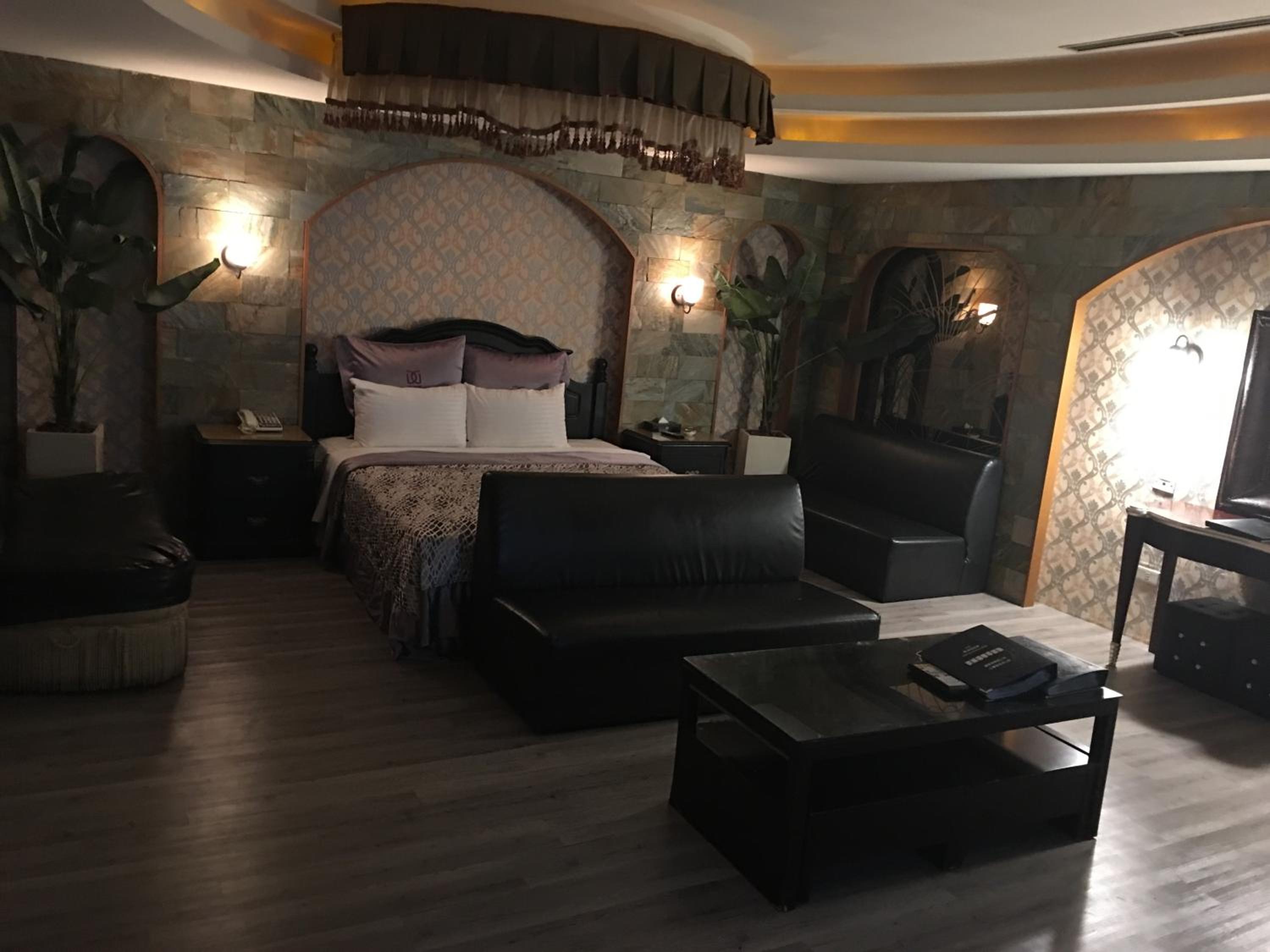 Suite with KTV Room (10 Adults) photo 1