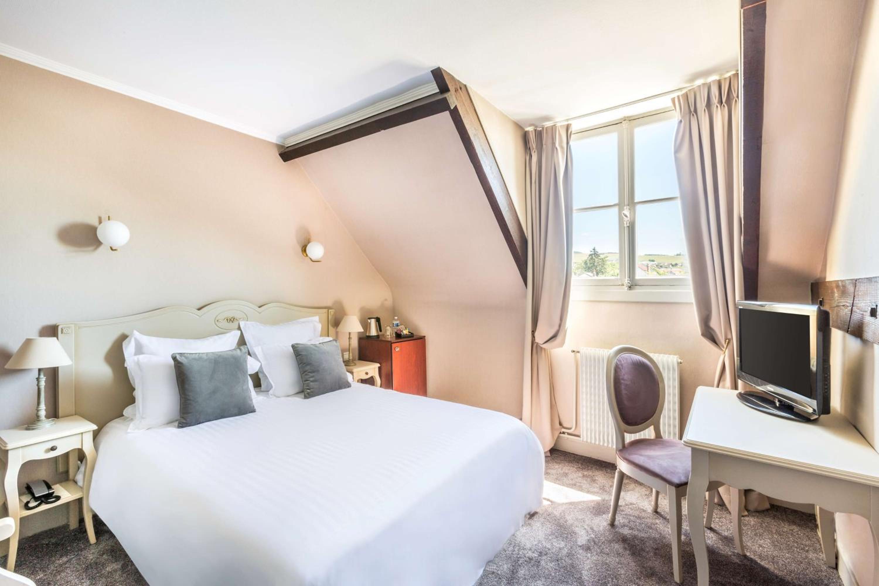 Comfort Queen Room - Non-Smoking  - Photo 1