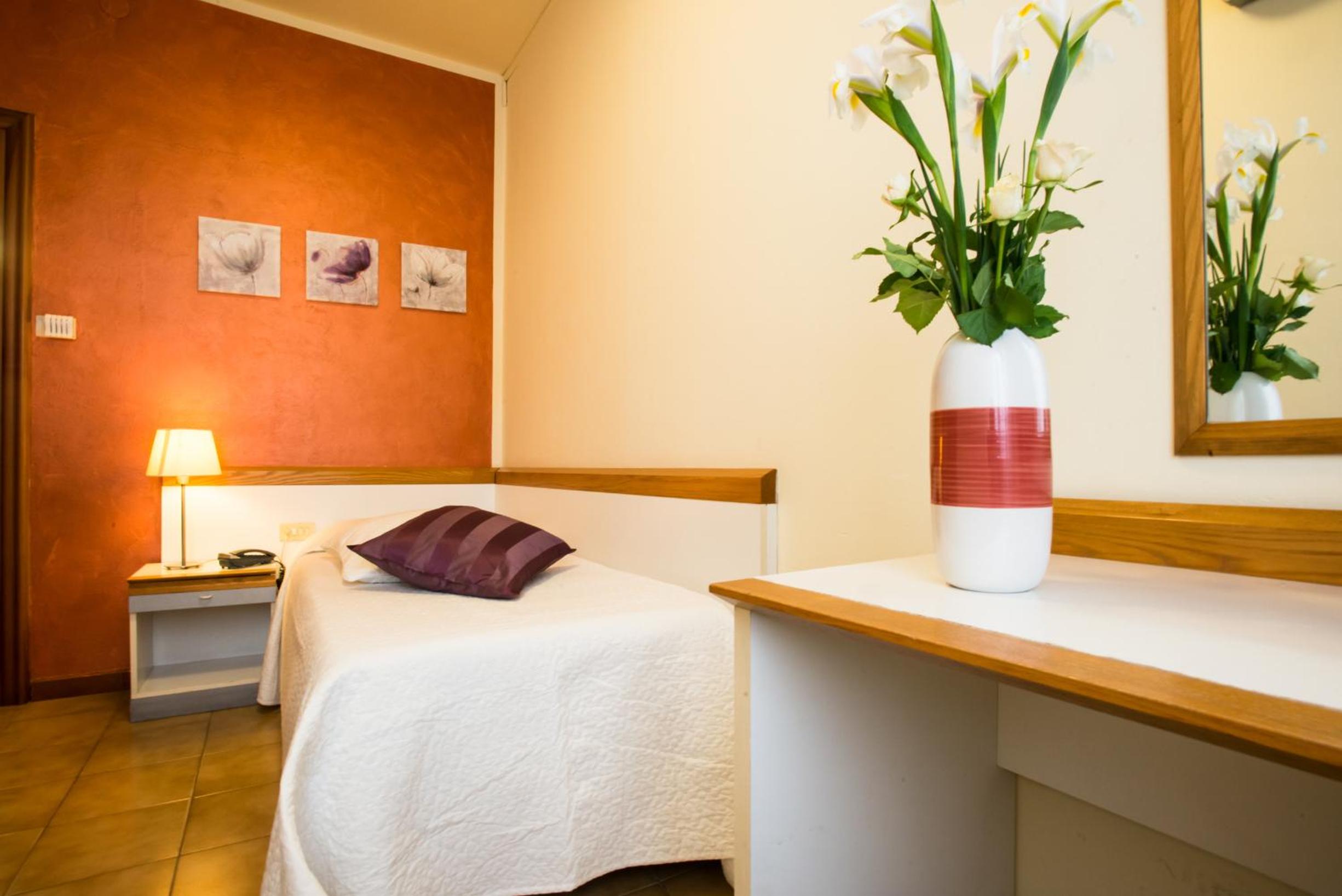 Single Room photo 3