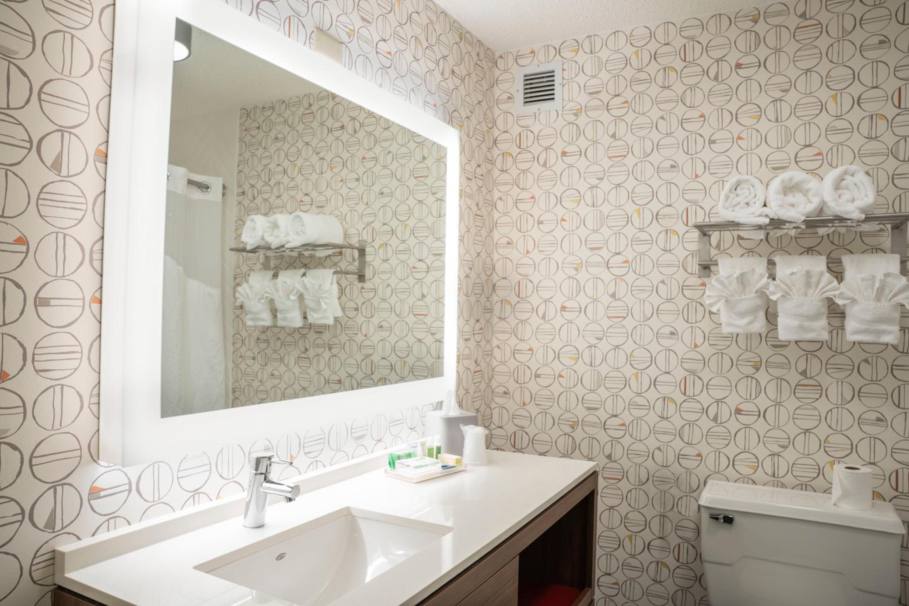Standard King Room - Photo 4