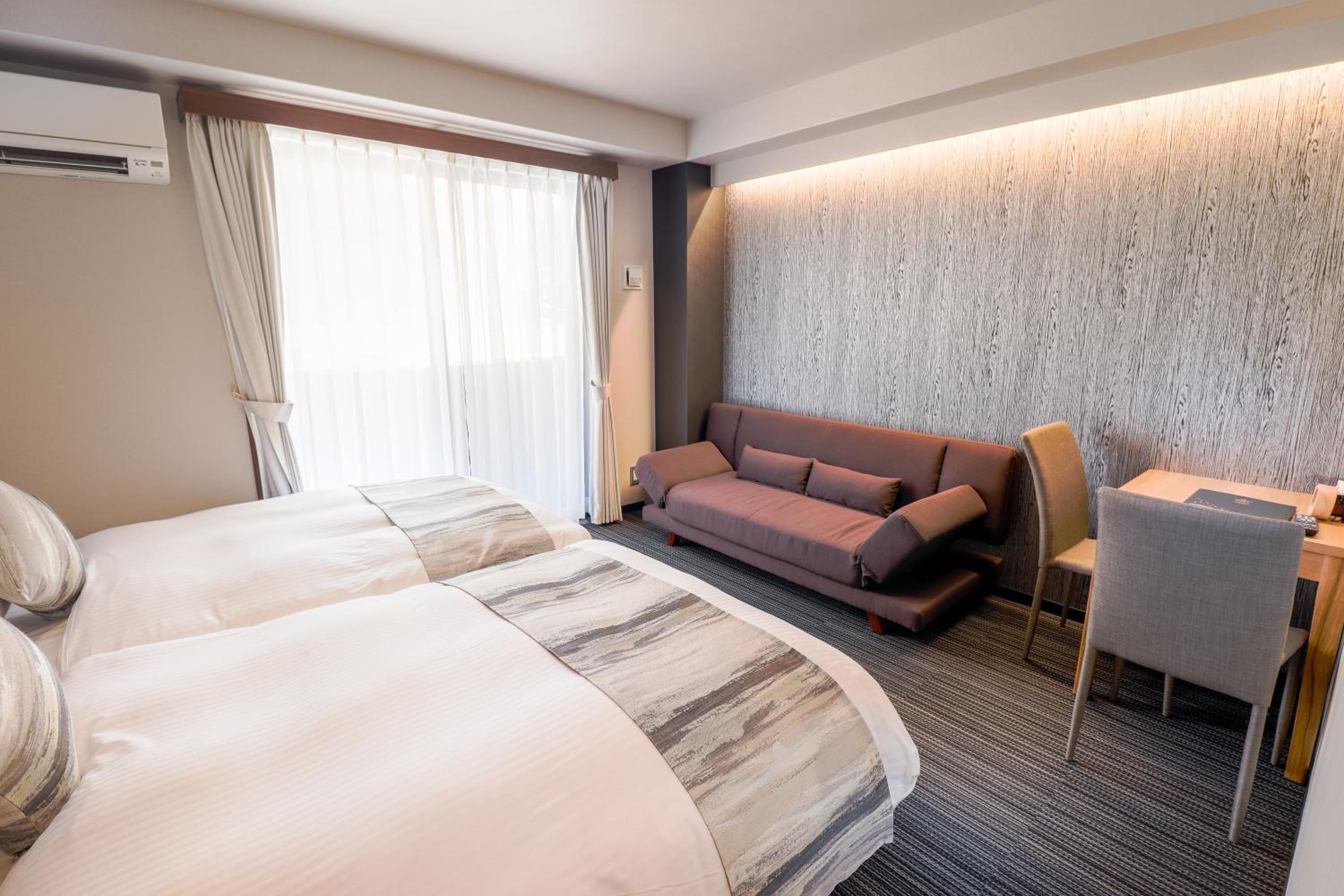 Twin Room with Extra Bed photo 1