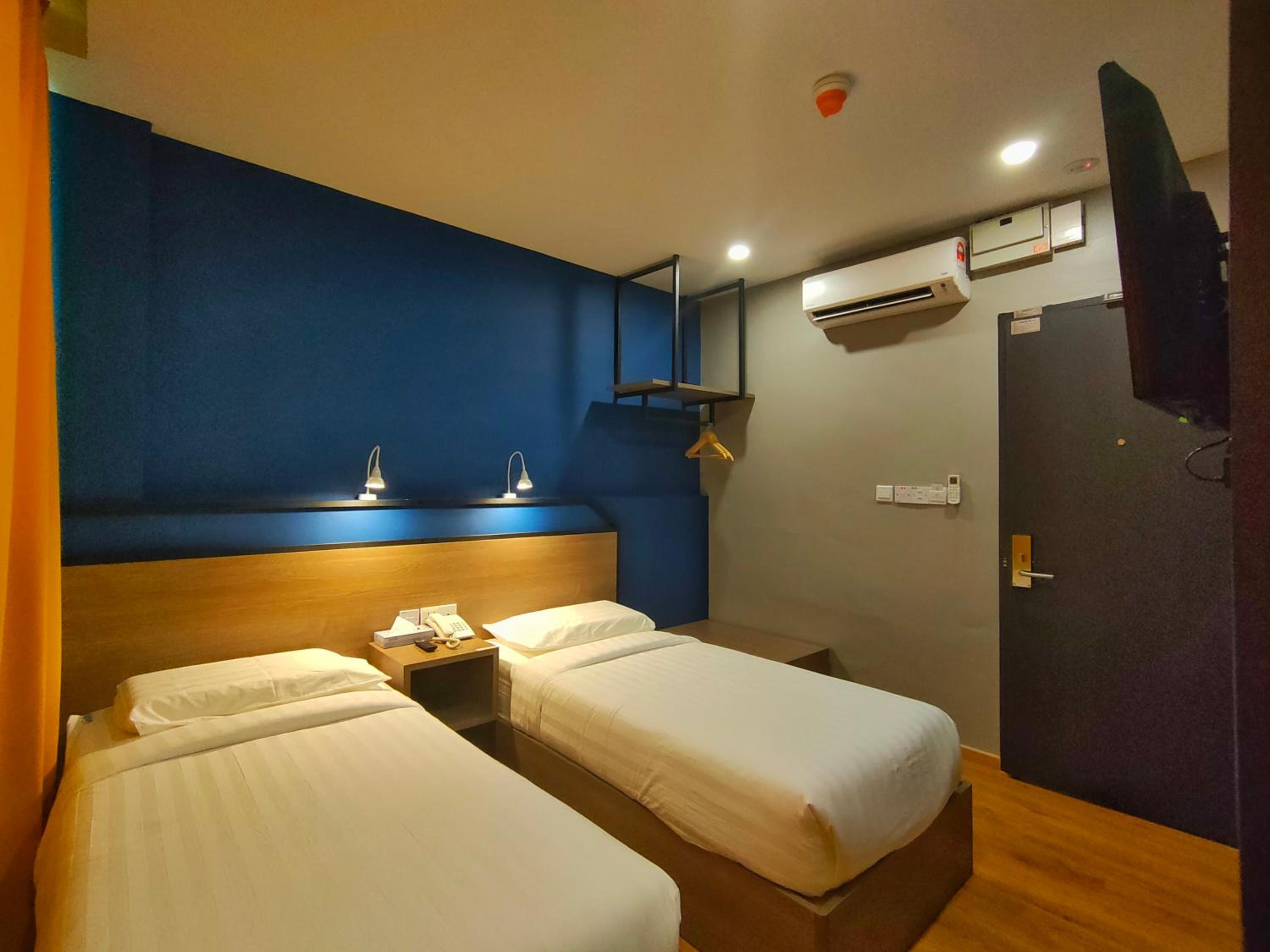 Standard Twin Room - Photo 7