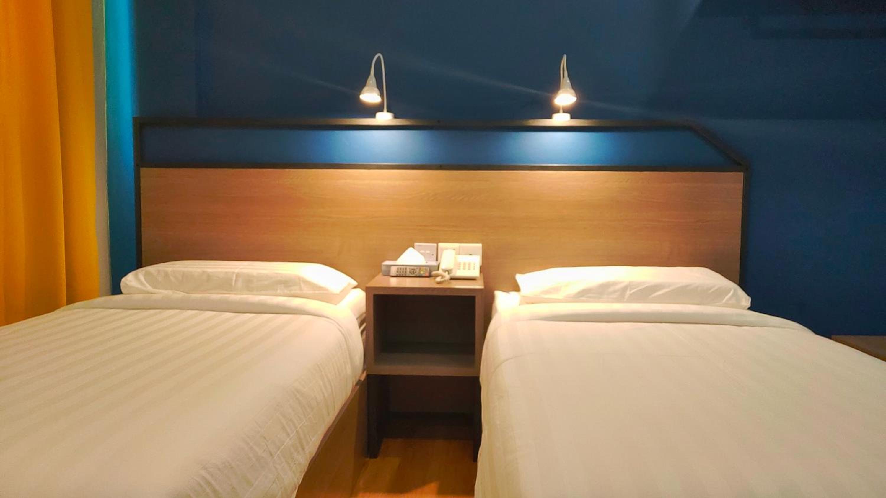 Standard Twin Room - Photo 8