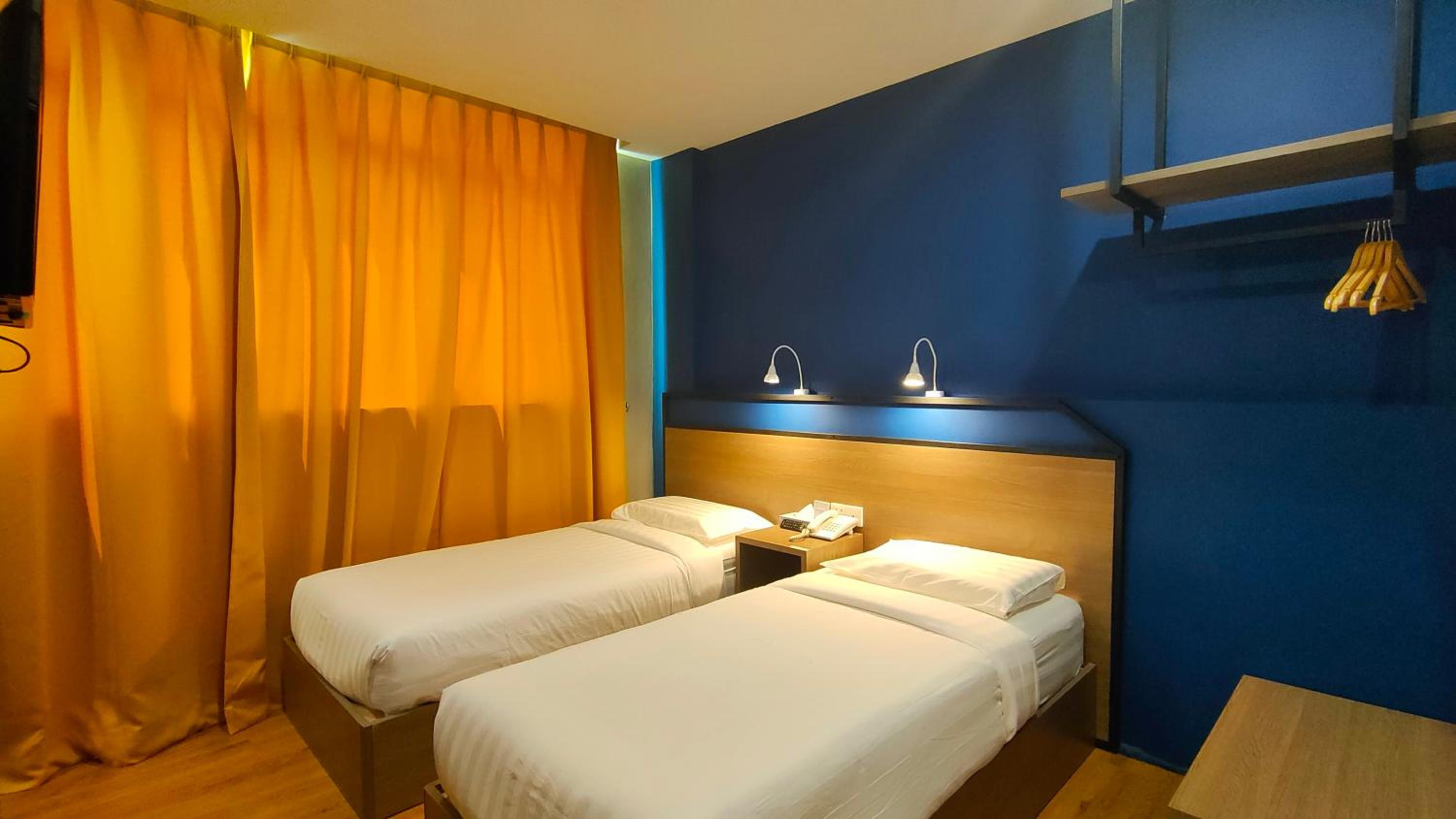 Standard Twin Room - Photo 5