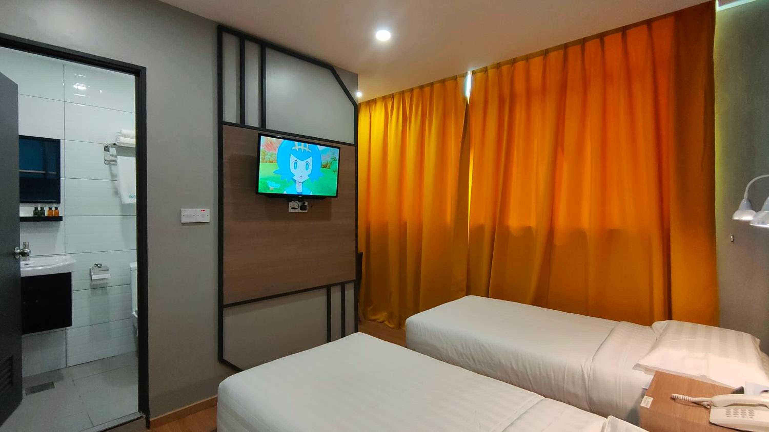 Standard Twin Room - Photo 10