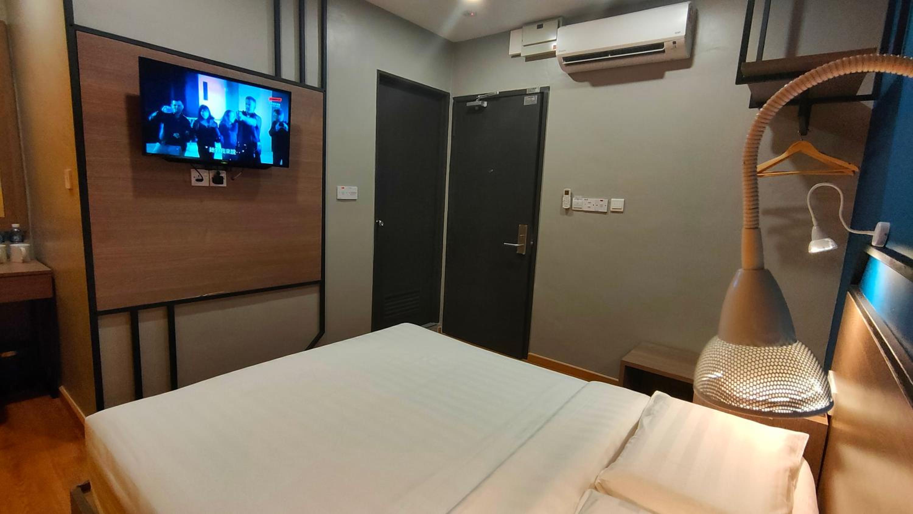 Standard Double Room - Photo 9