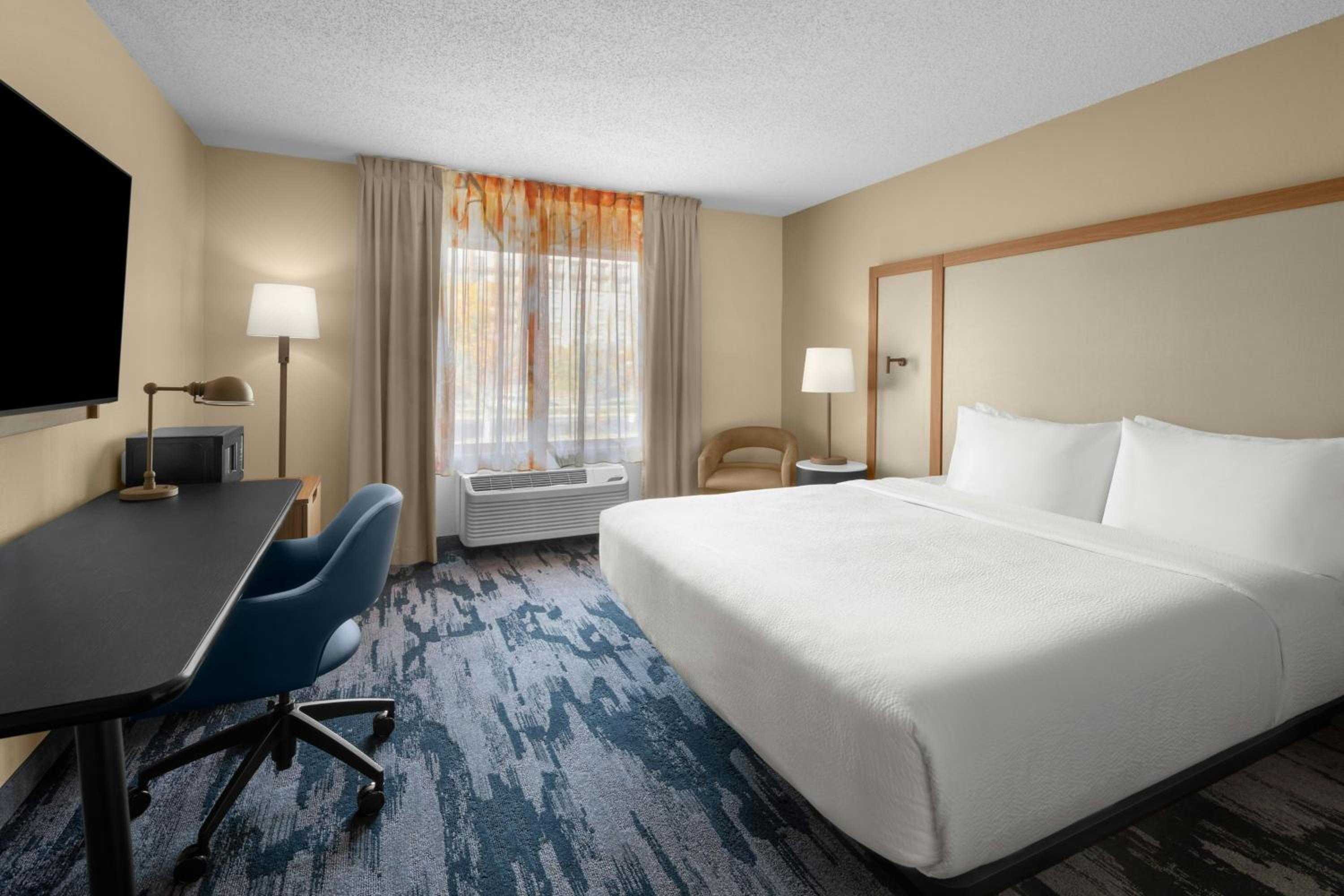 King Room with Bathtub - Mobility Access