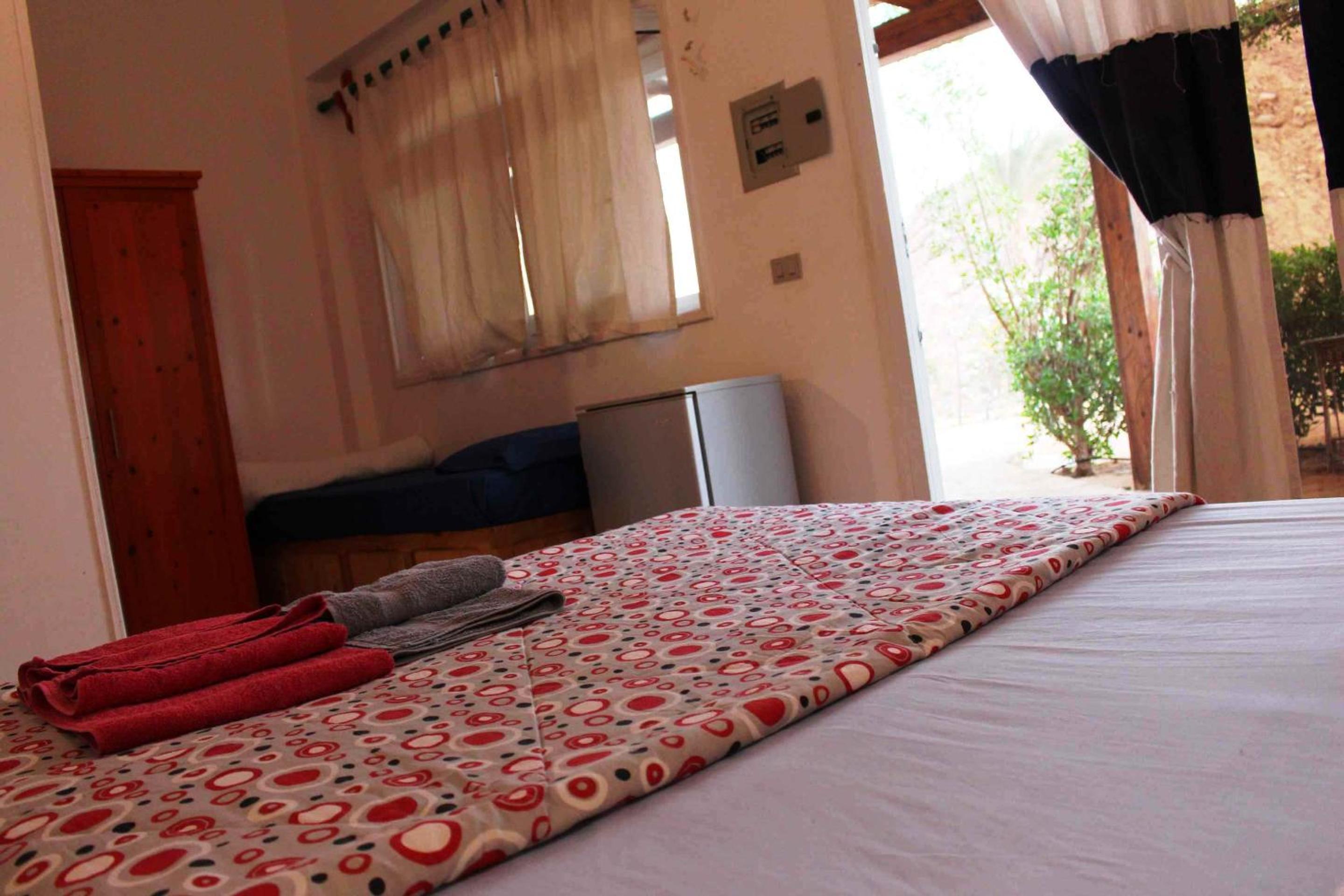 Deluxe Double Room with Balcony and Sea View - Photo 11