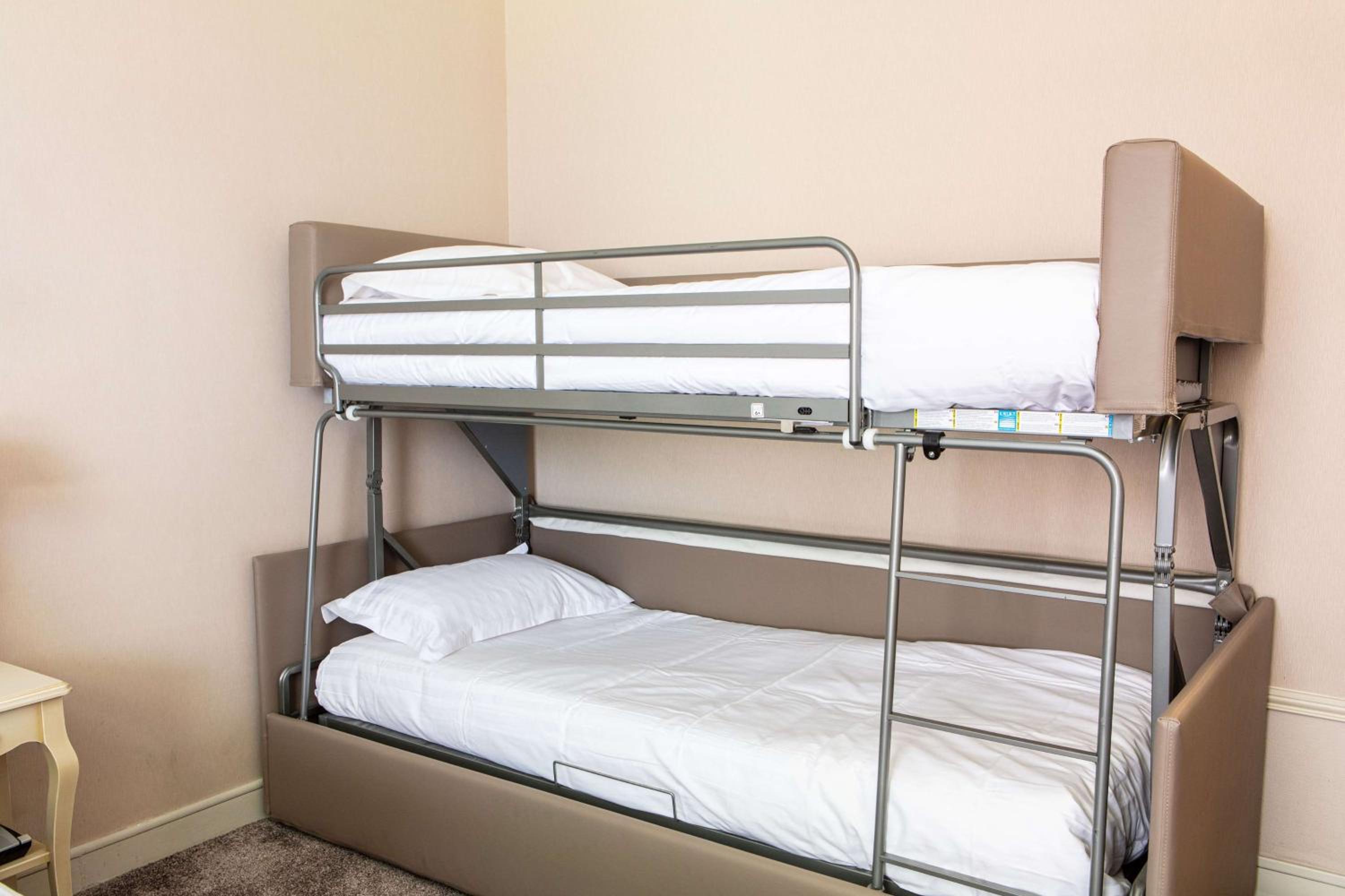 Family Queen Room with Bunk Beds - Photo 1