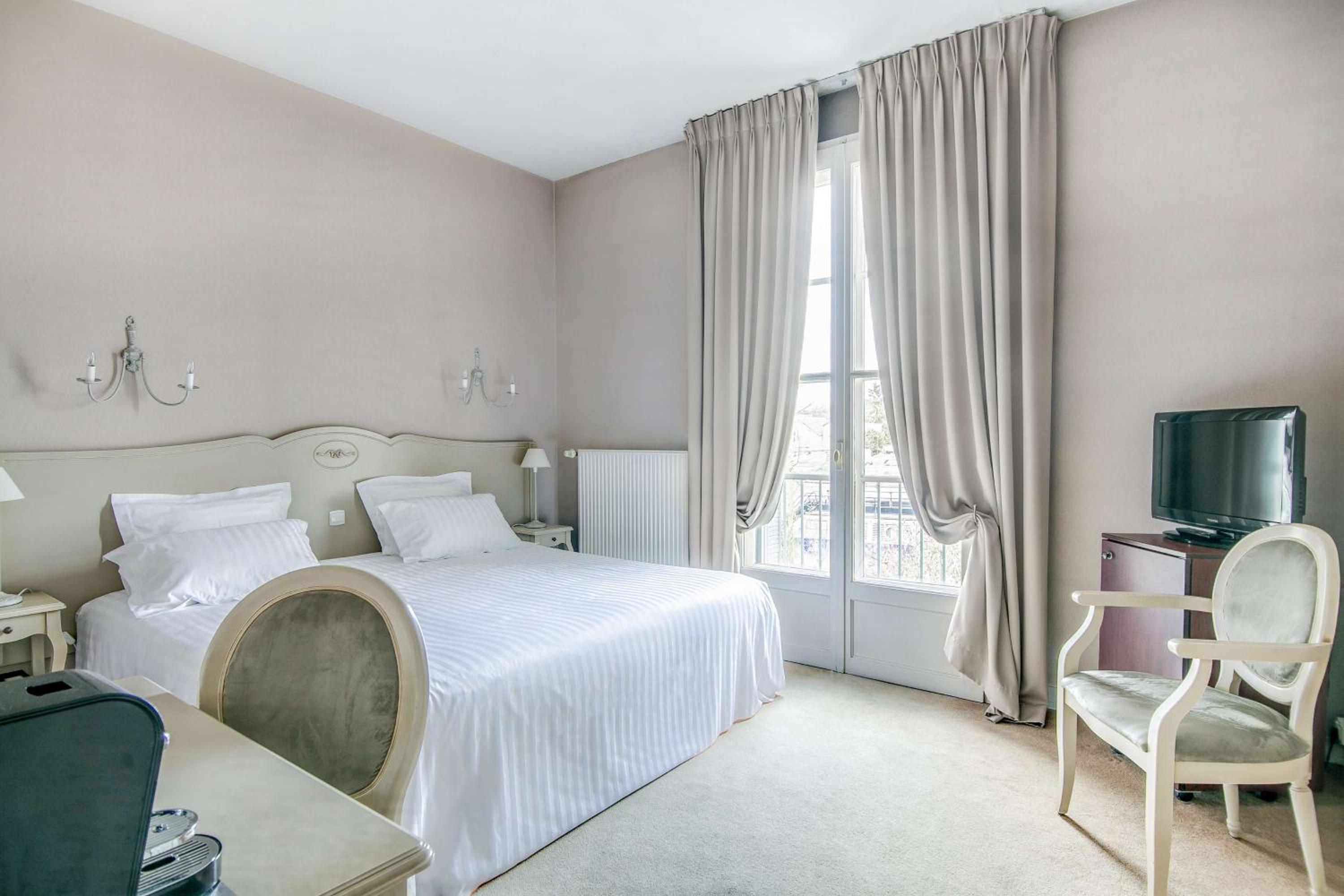 Privilege Room with King Bed and City View - Non-Smoking - Photo 1