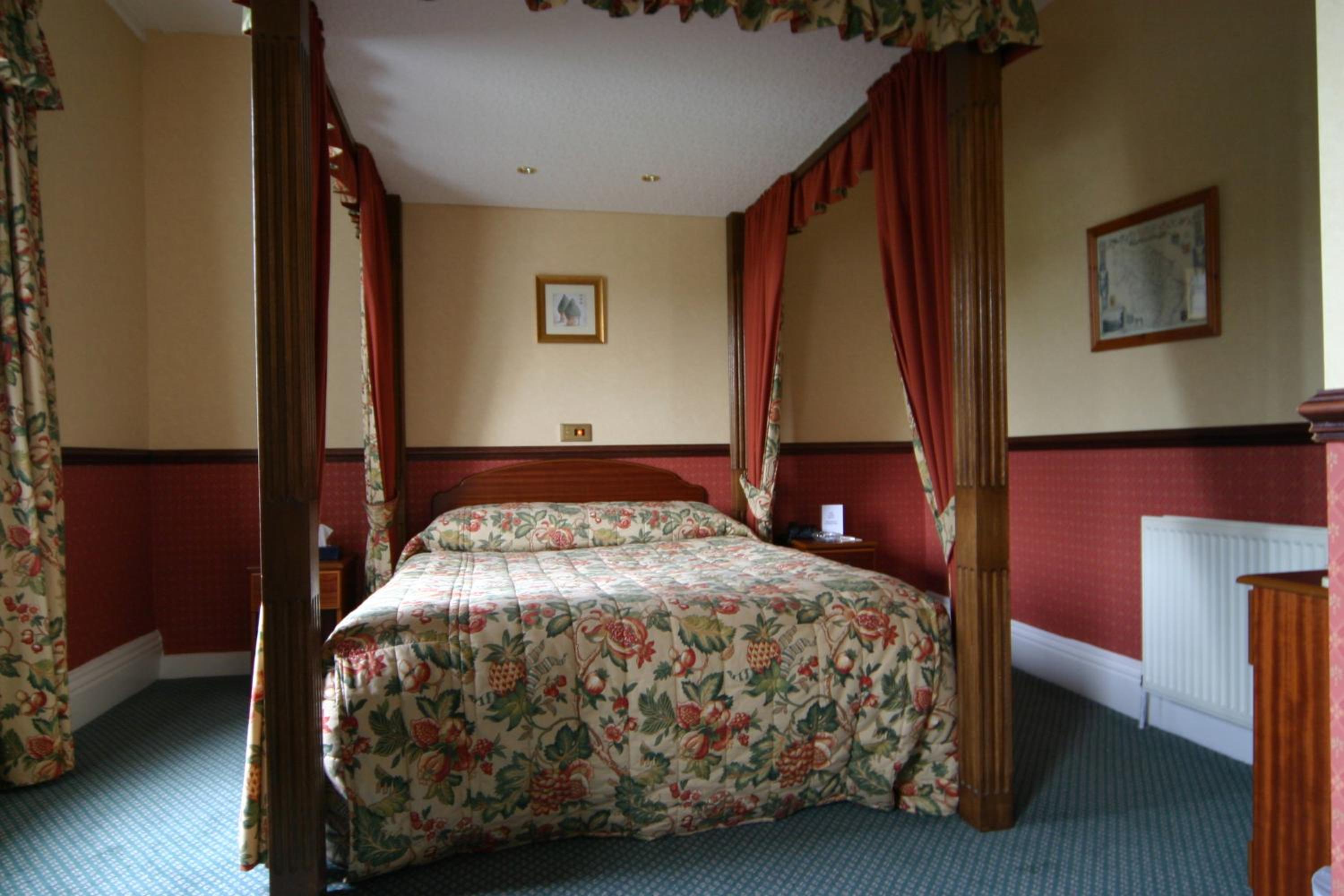 Double Room with Four Poster Bed - Photo 1