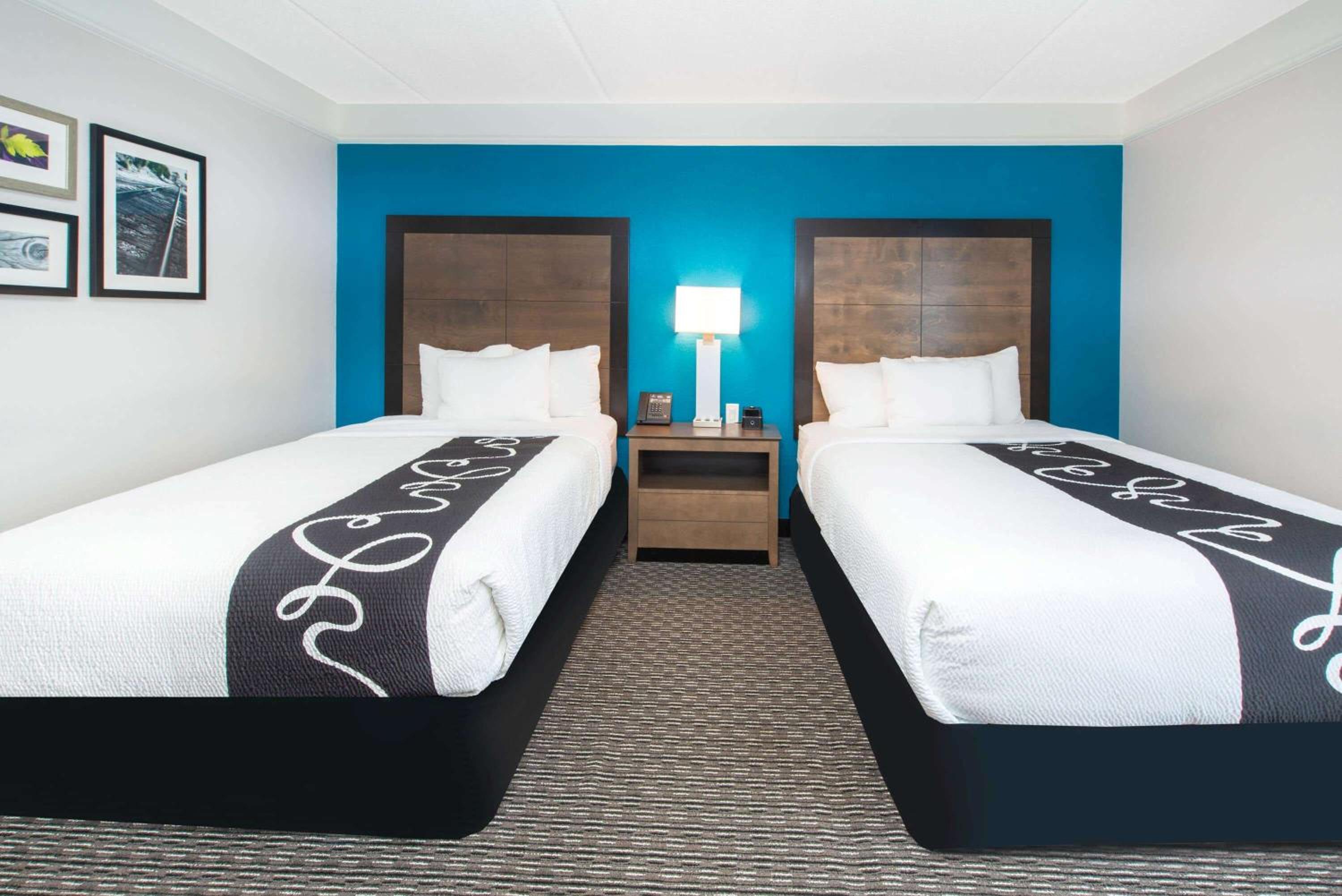 Deluxe Double Room with Two Double Beds - Photo 4