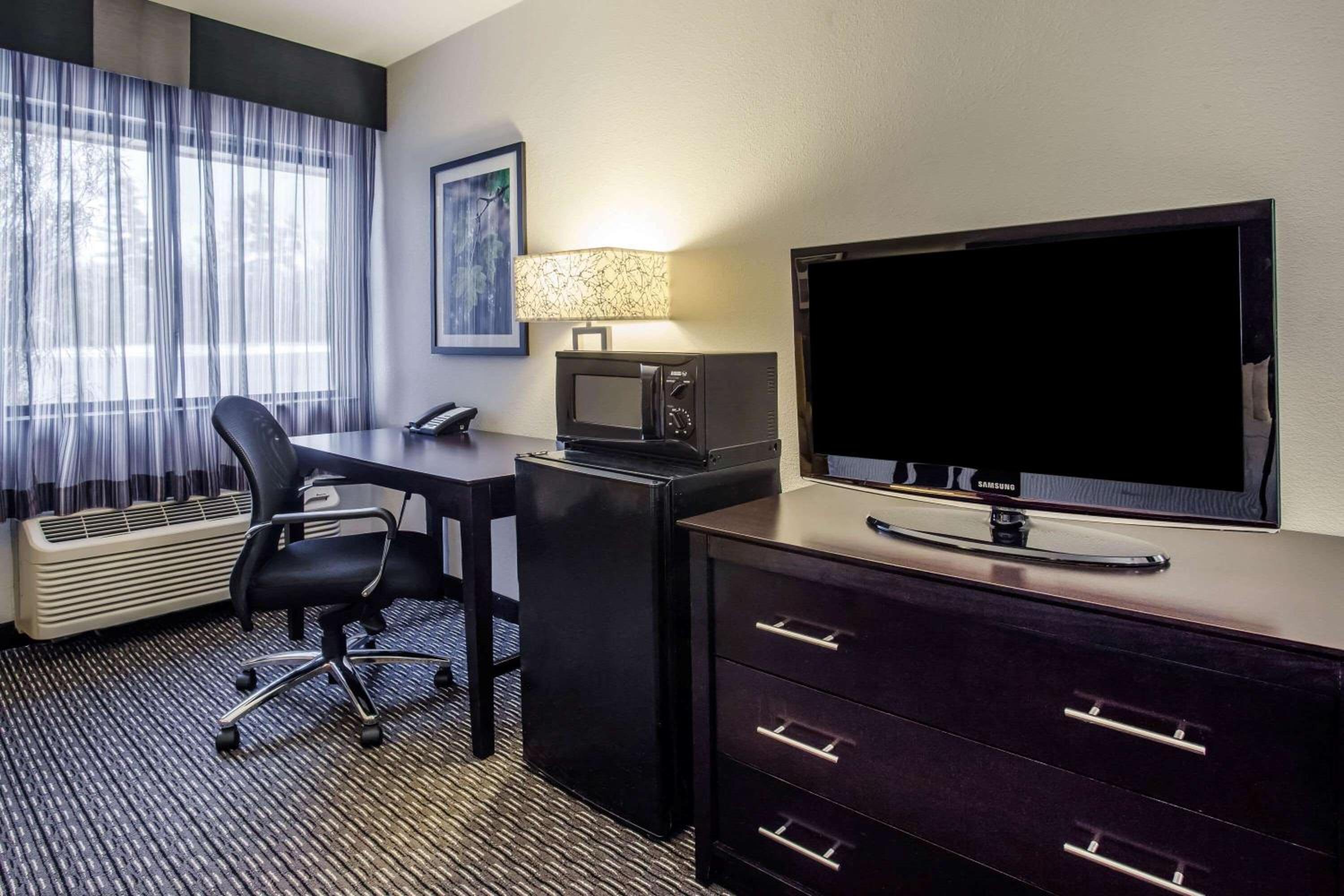Double Room with Two Double Beds - Photo 7
