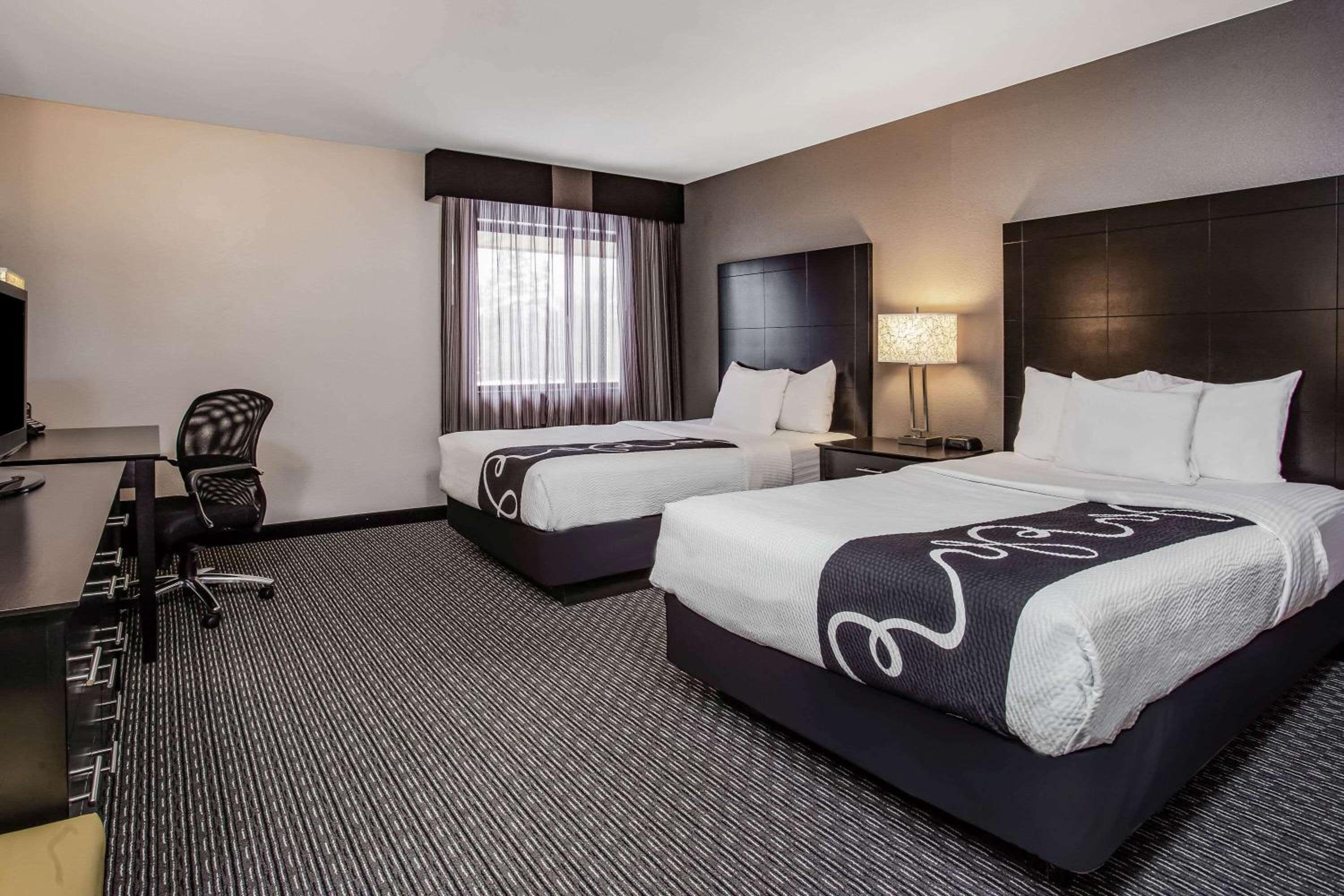 Double Room with Two Double Beds - Photo 5