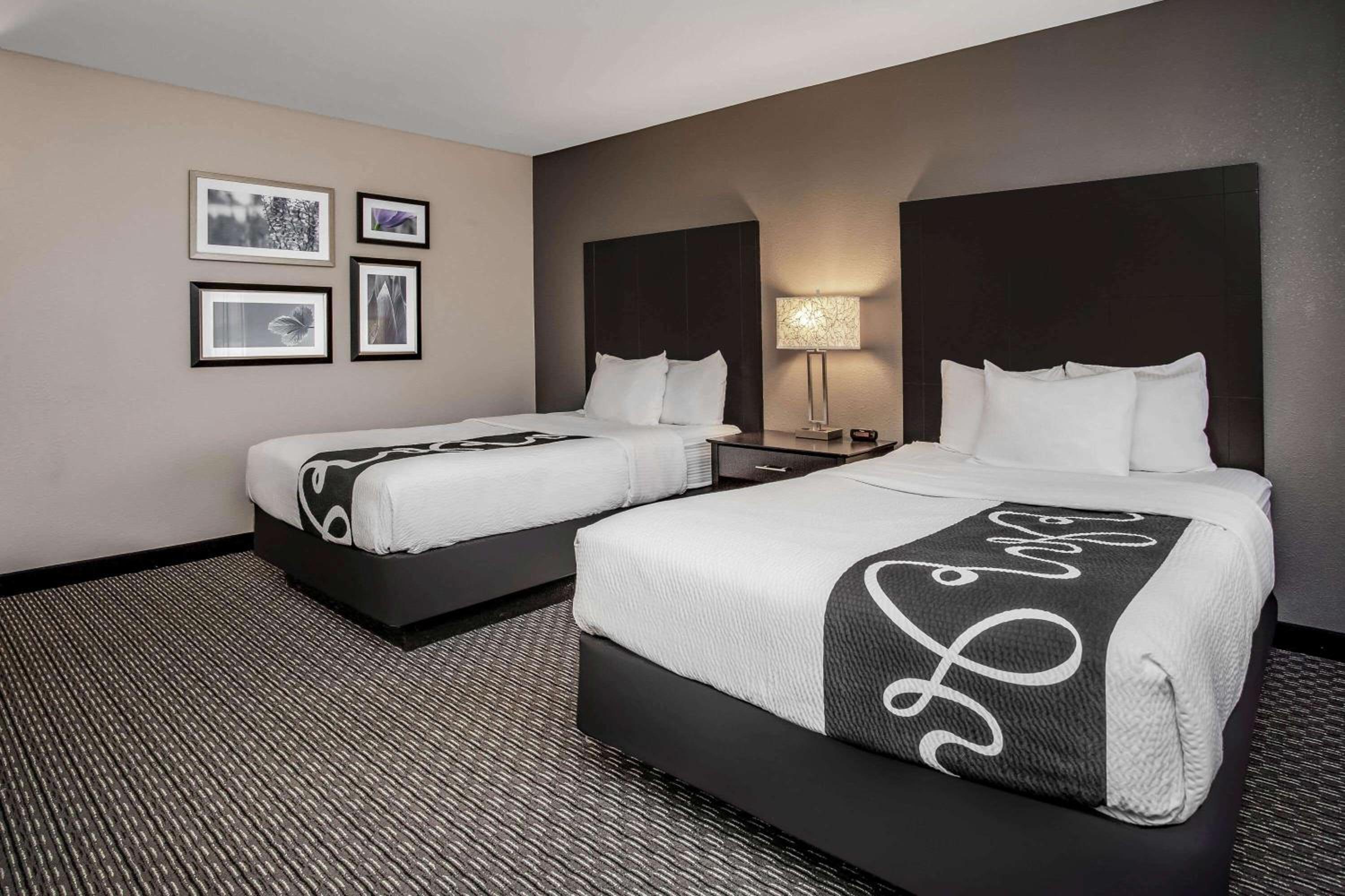 Double Room with Two Double Beds - Photo 2