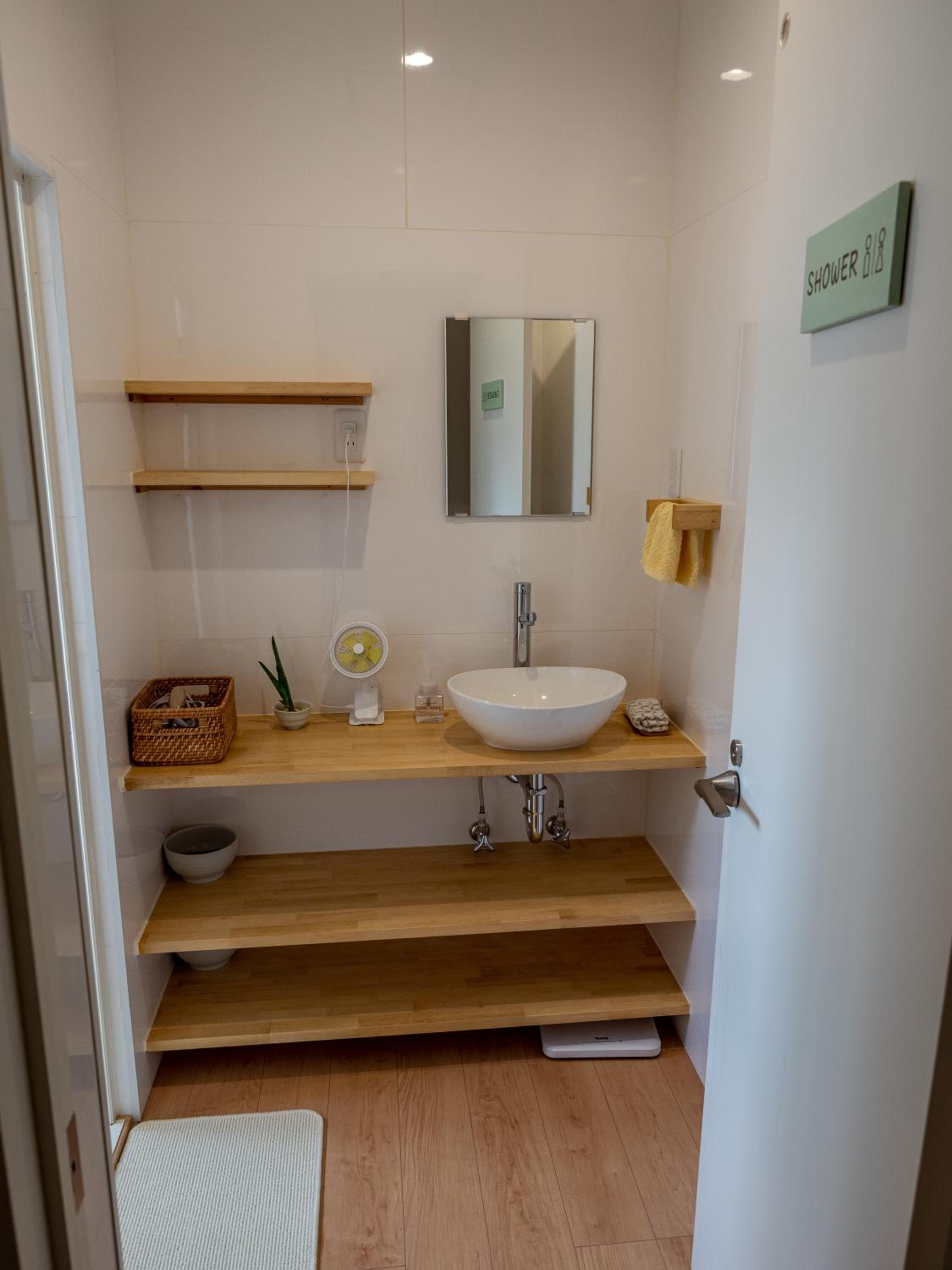 Single Room with Shared Shower and Toilet photo 2