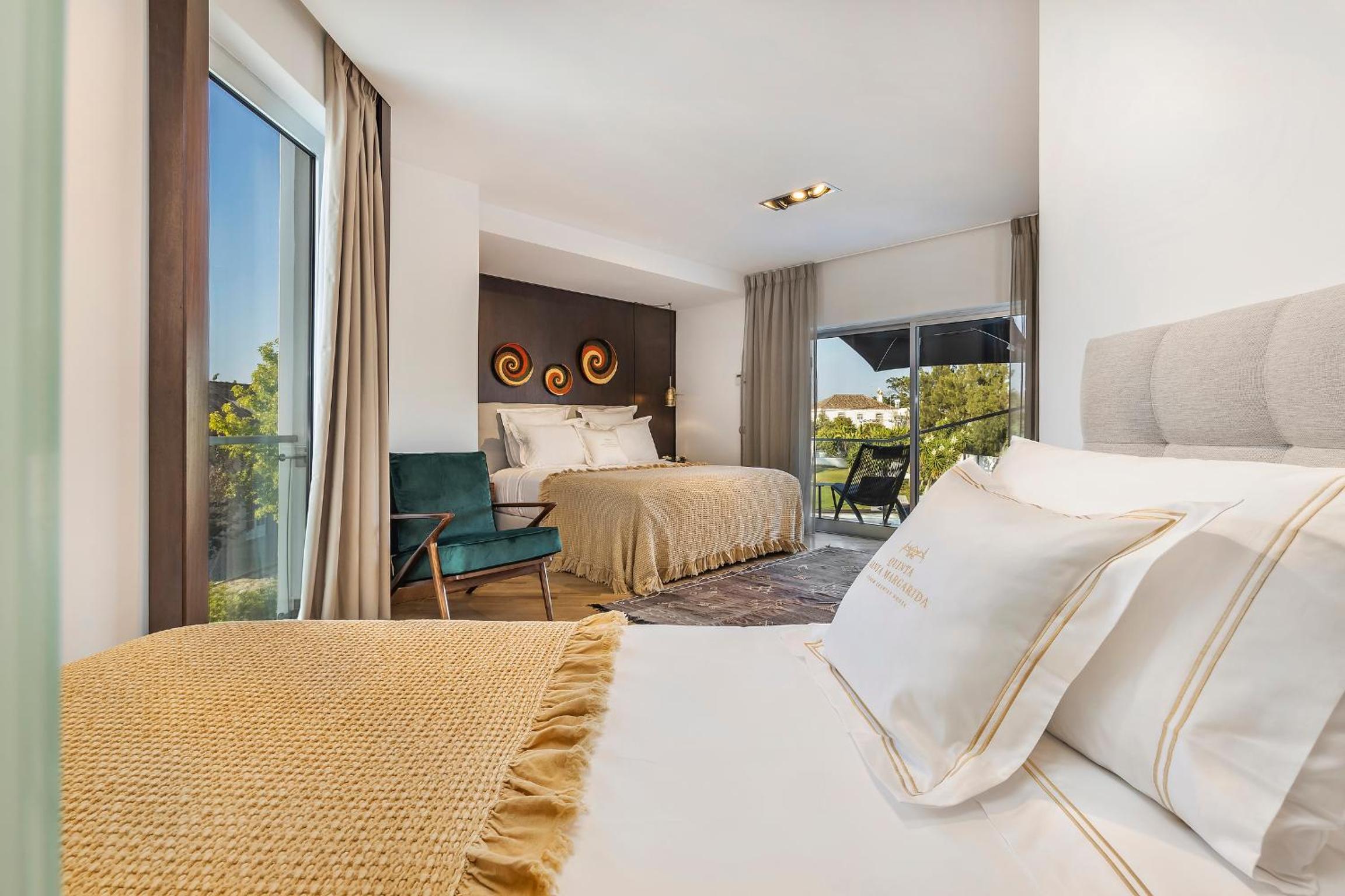 Triple Room with Pool View photo 3