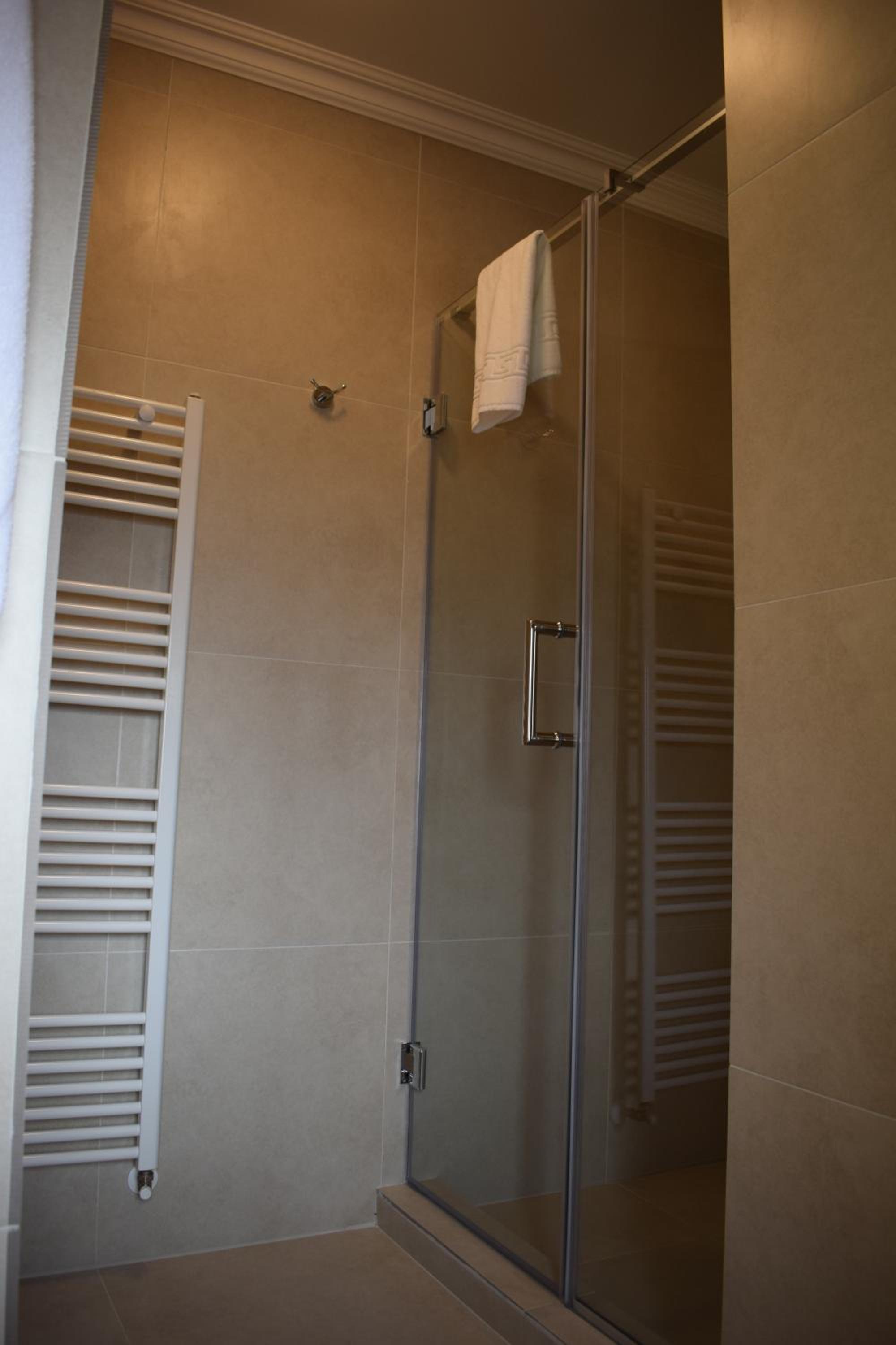 Deluxe Double Room with Balcony - Photo 7