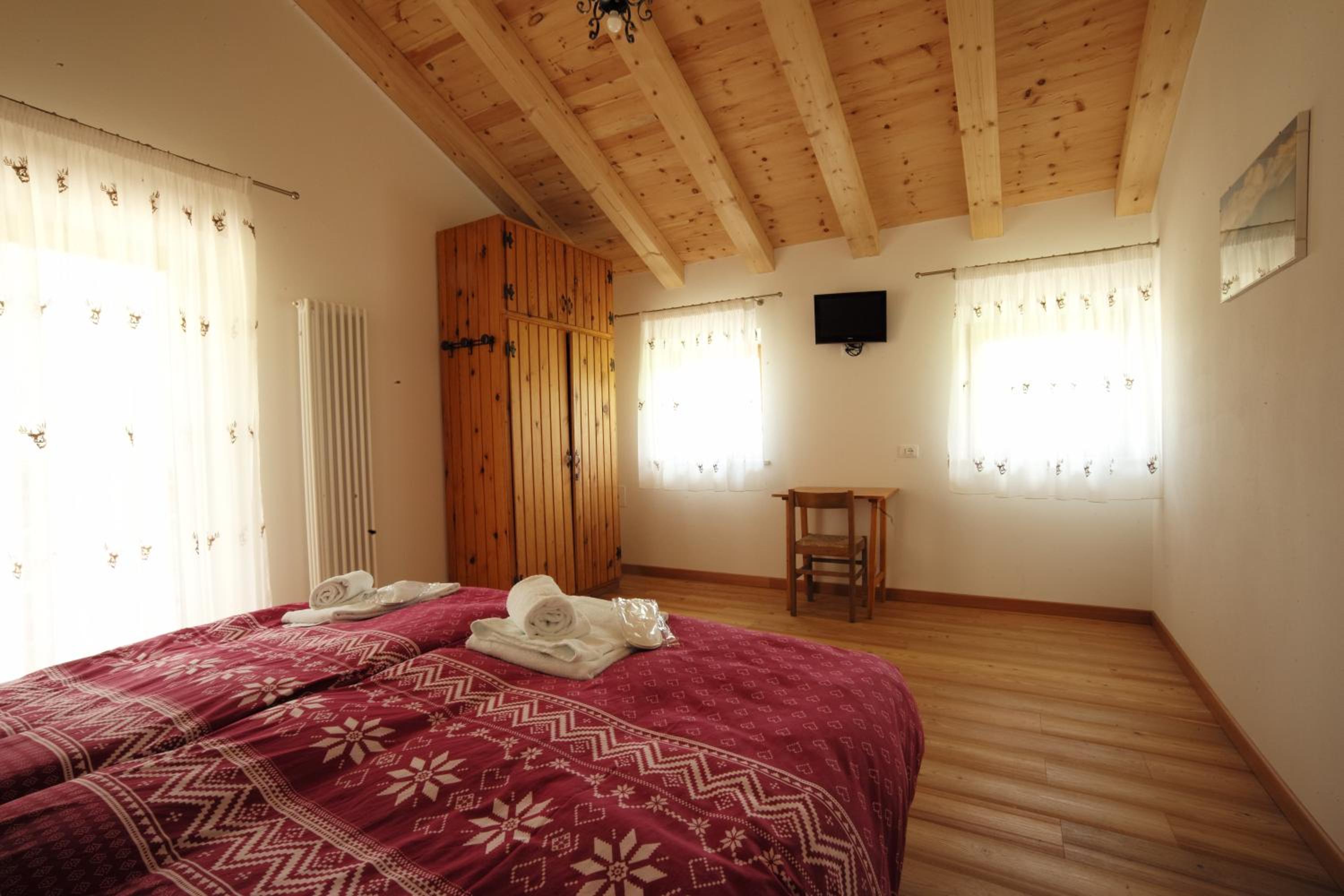 Superior King Room photo 1