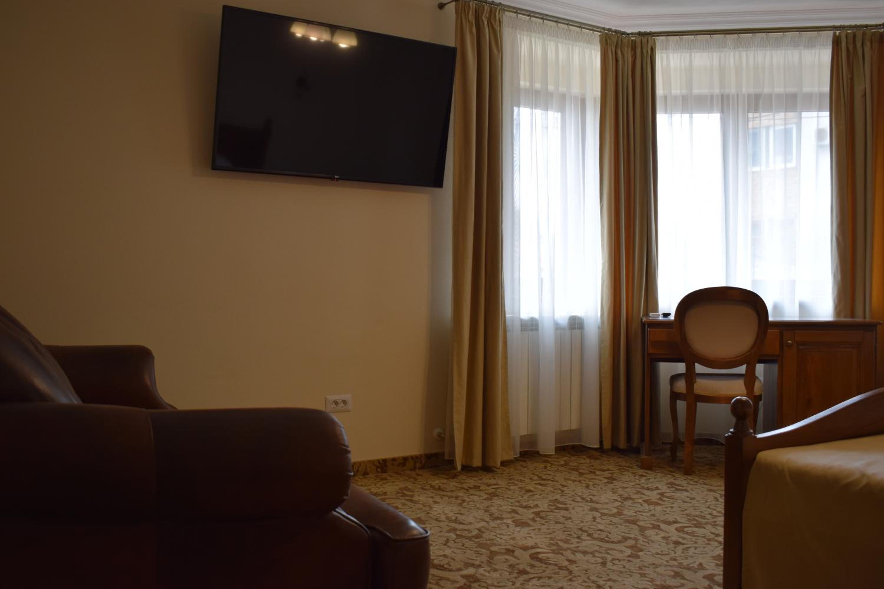 Deluxe Room - Photo 6