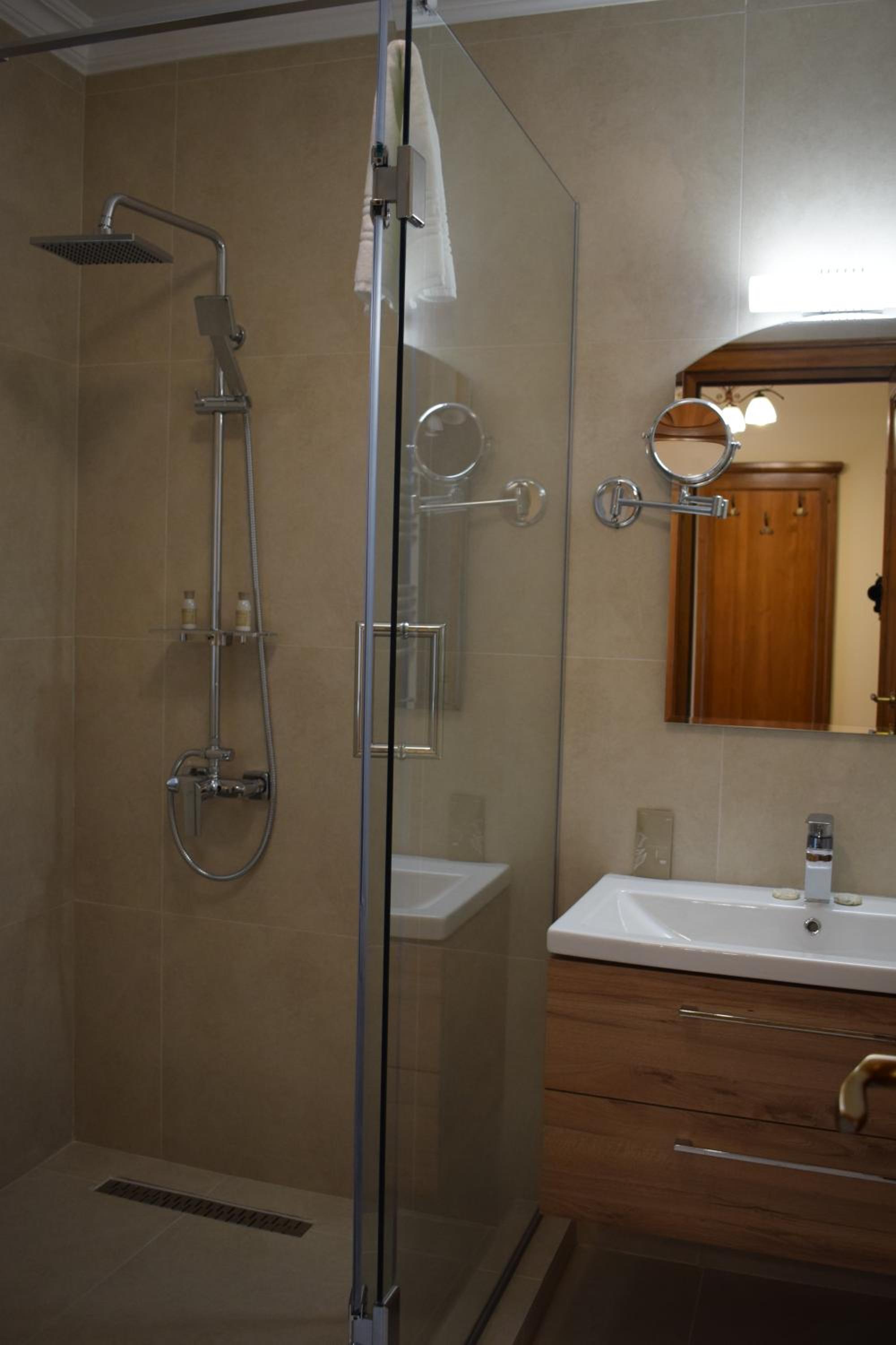 Deluxe Room - Photo 2